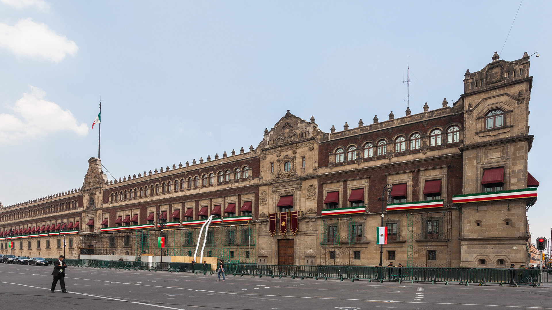 Maestros rechazaron aumento salarial; CNTE protesta afuera de Palacio Nacional