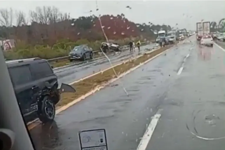 Accidente fatal en la Ruta 12: un impresionante choque m&uacute;ltiple dej&oacute; cuatro muertos y varios heridos