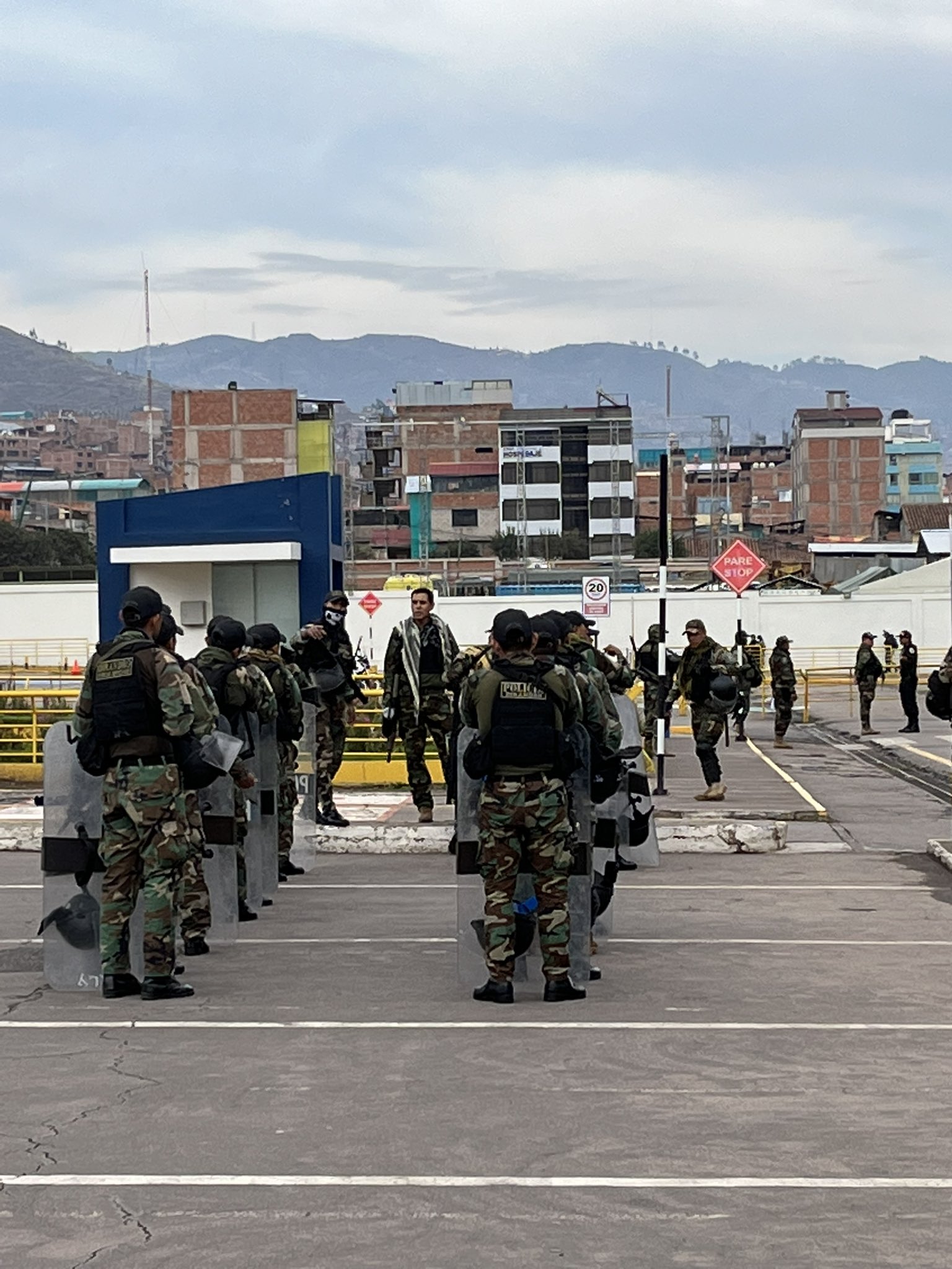 Las Fuerzas Armadas resguardan aeropuerto del Cusco