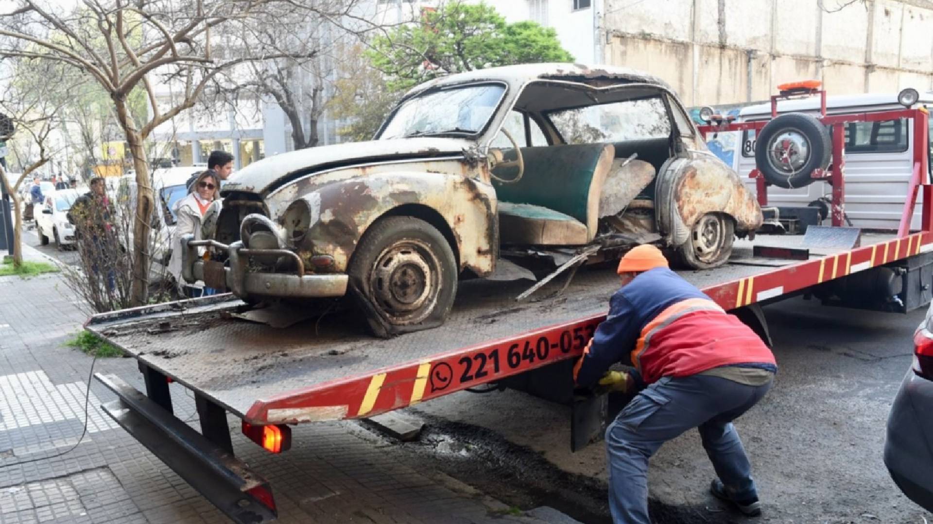 Auto retirado de la casa de Ricardo Barreda (Fuente: 0221.com.ar)