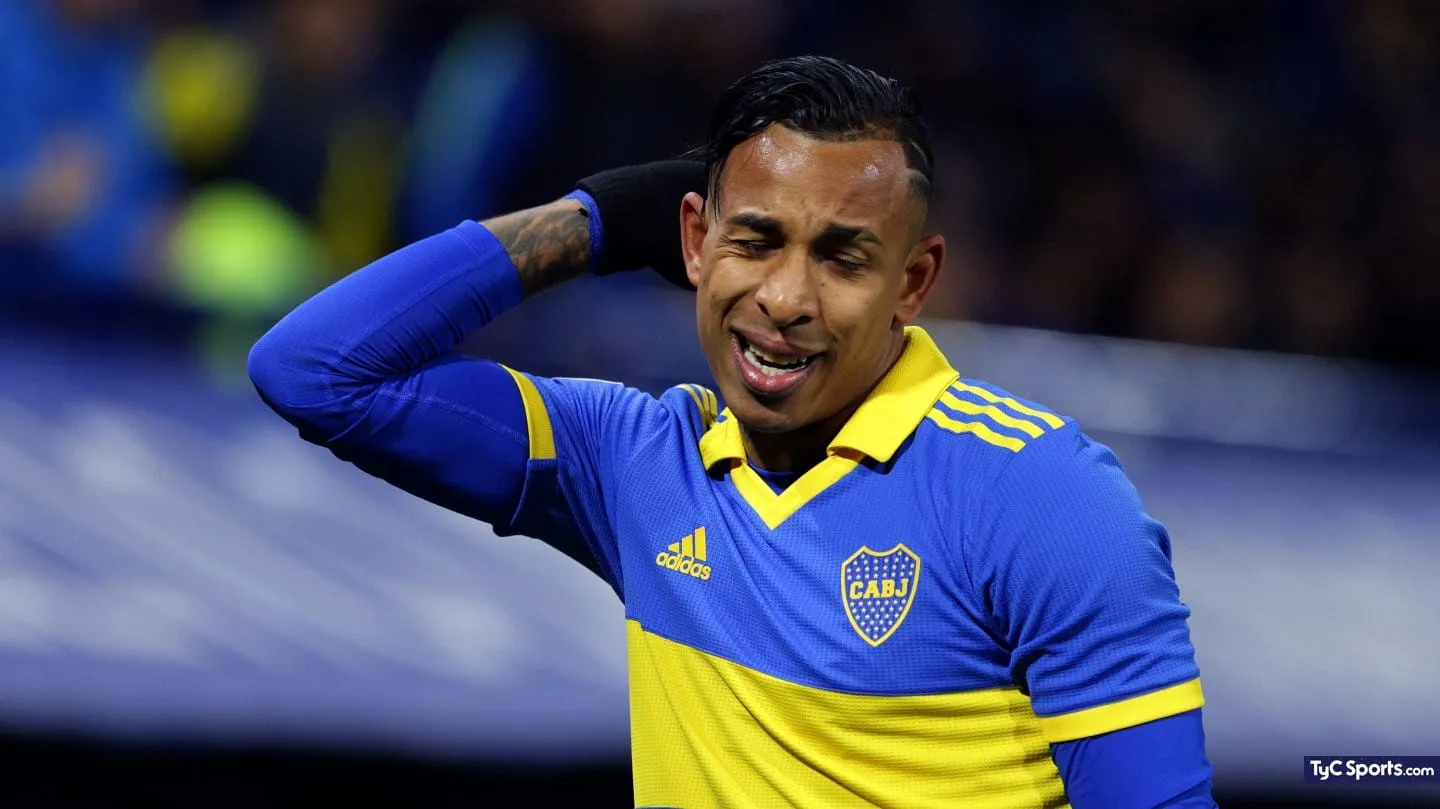 Sebastián Villa se perdió una clara ocasión de gol. Foto: Getty Images.