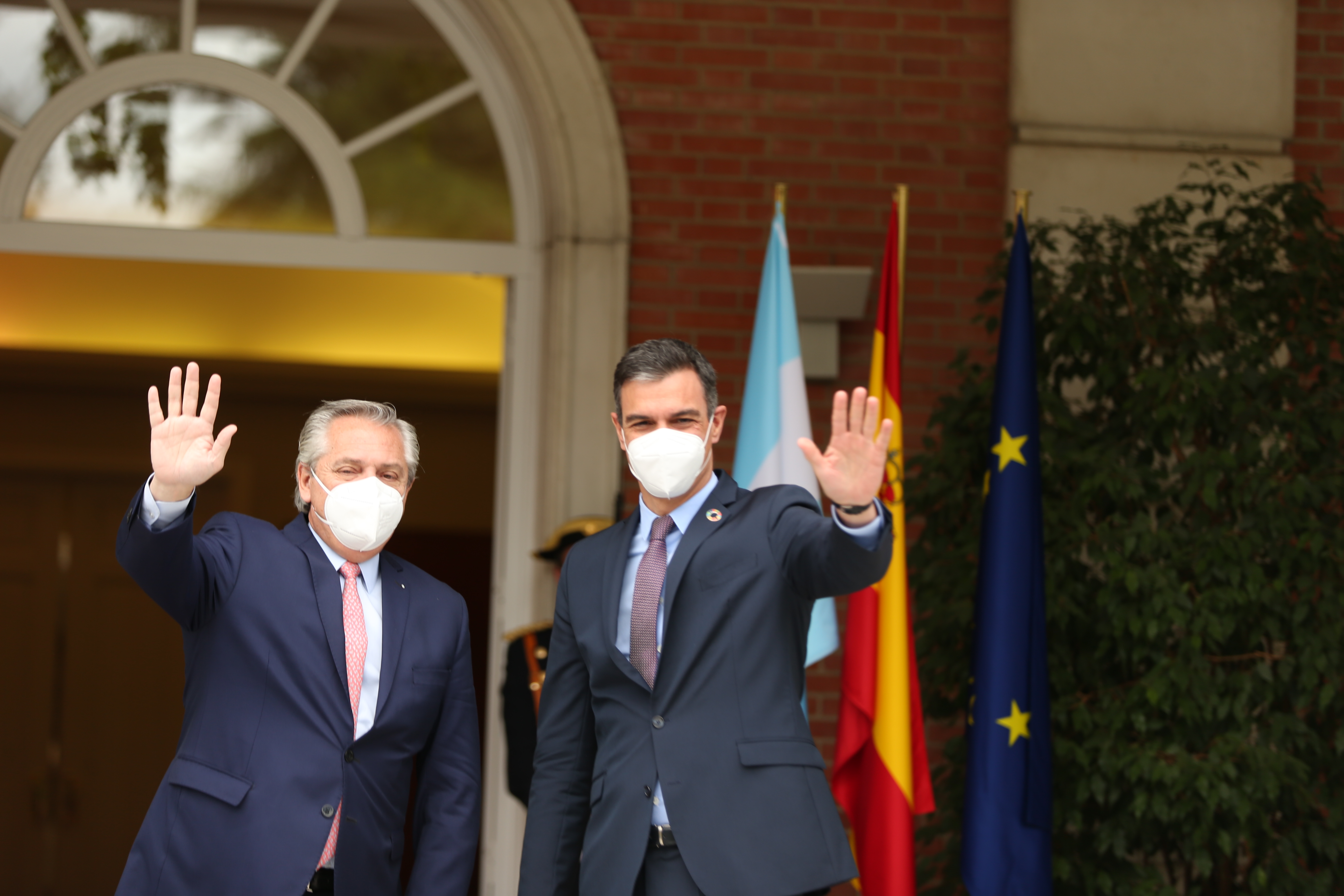 Alberto Fernández junto a Pedro Sánchez durante la gira por Europa que realizó el presidente argentino (C.De Luca.POOL/Europa Press - Europa Press)
