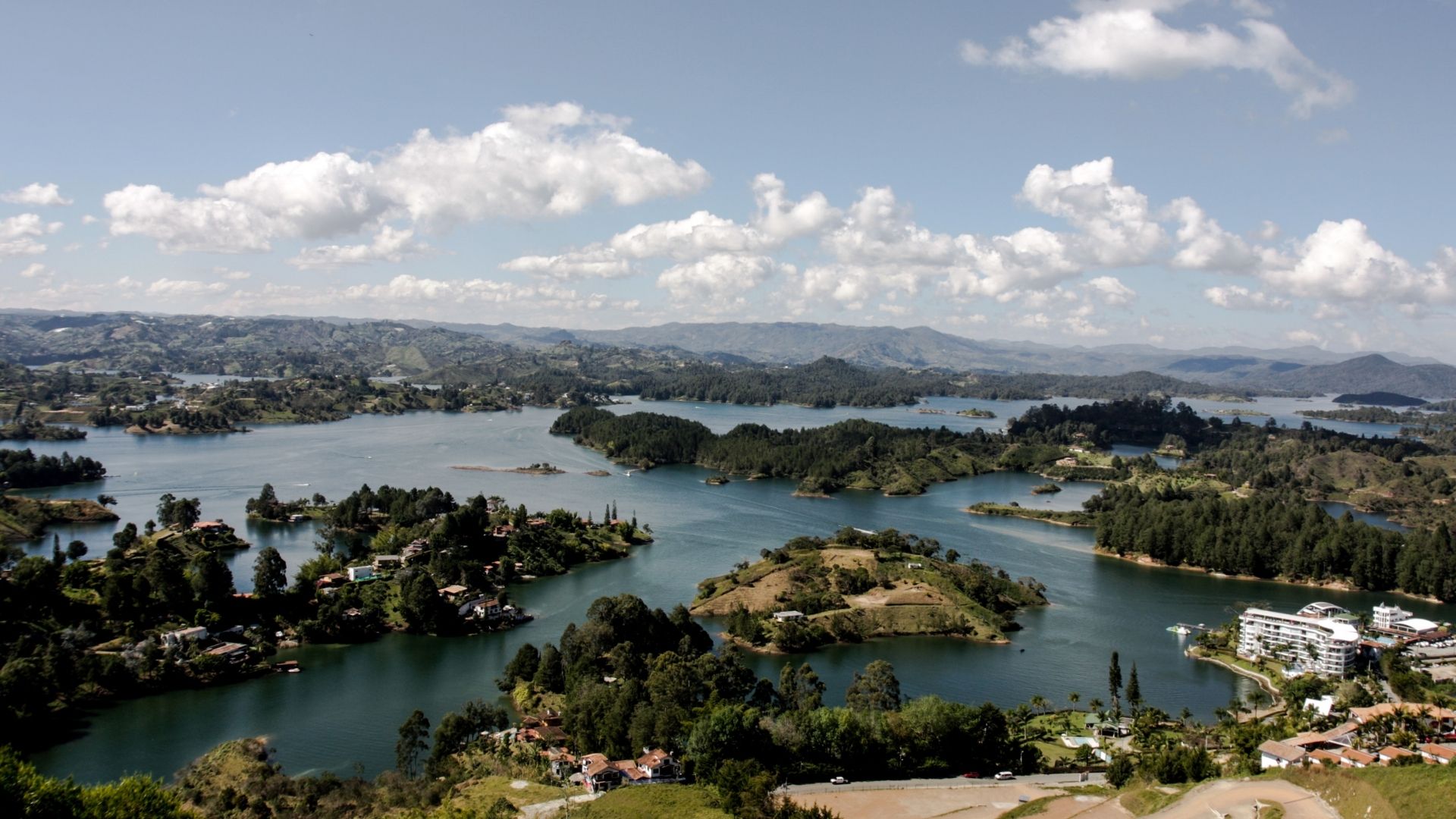 Guatapé, febrero 21 del 2019. Vista desde el cerro del Peñol, ubicado en el municipio de Guatapé en el departamento de Antioquia. (Colprensa - Diego Pineda)