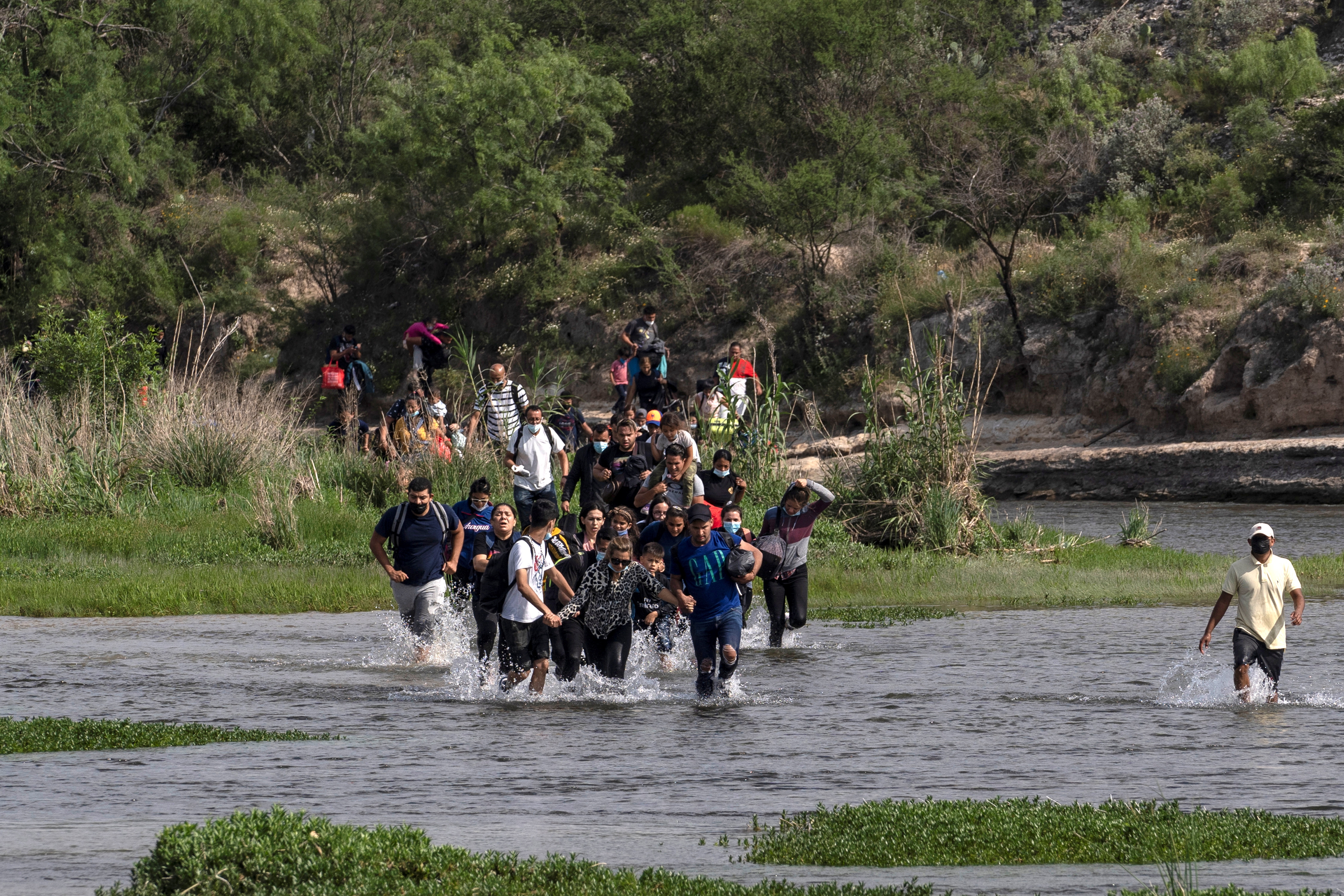 Varios venezolanos atraviesan de México a Estados Unidos 