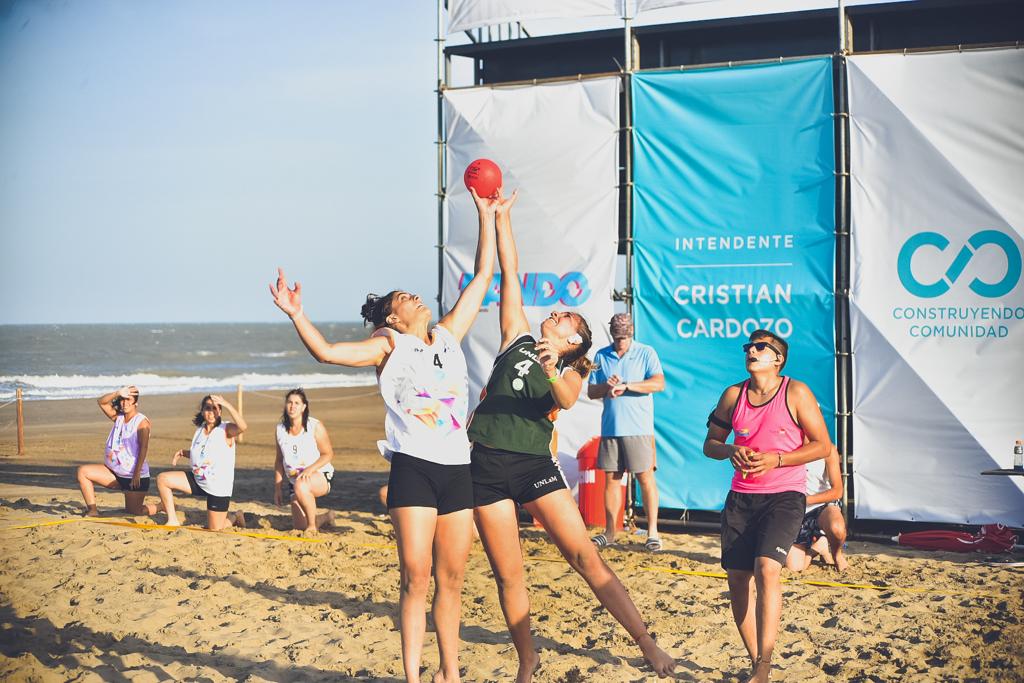 Más de 1.300 deportistas participan de los Juegos Universitarios de Playa en el Partido de la Costa