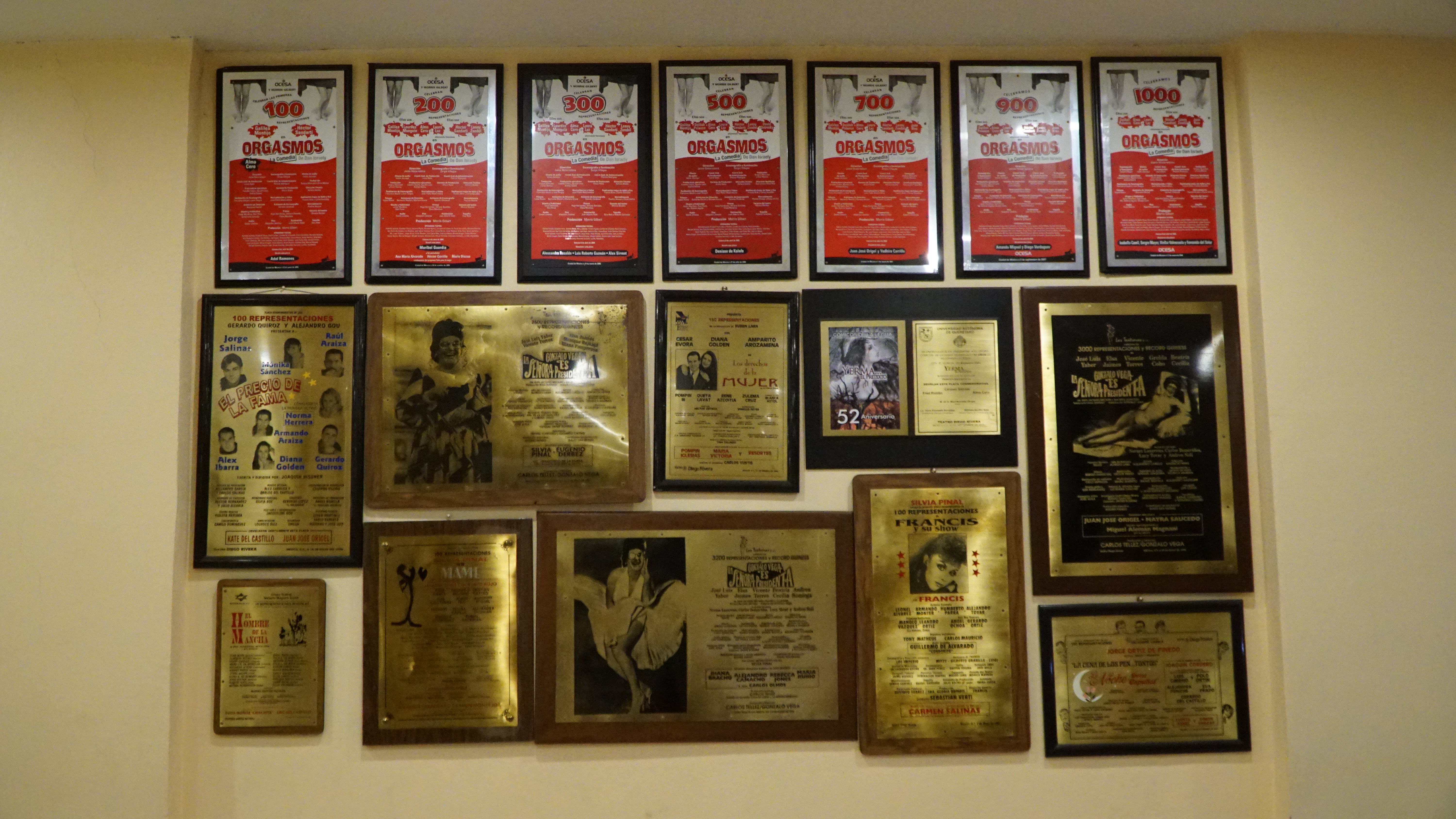 The New Silvia Pinal Theater has paraphernalia and plaques of the diva's works (Photo: Lalo Cano)
