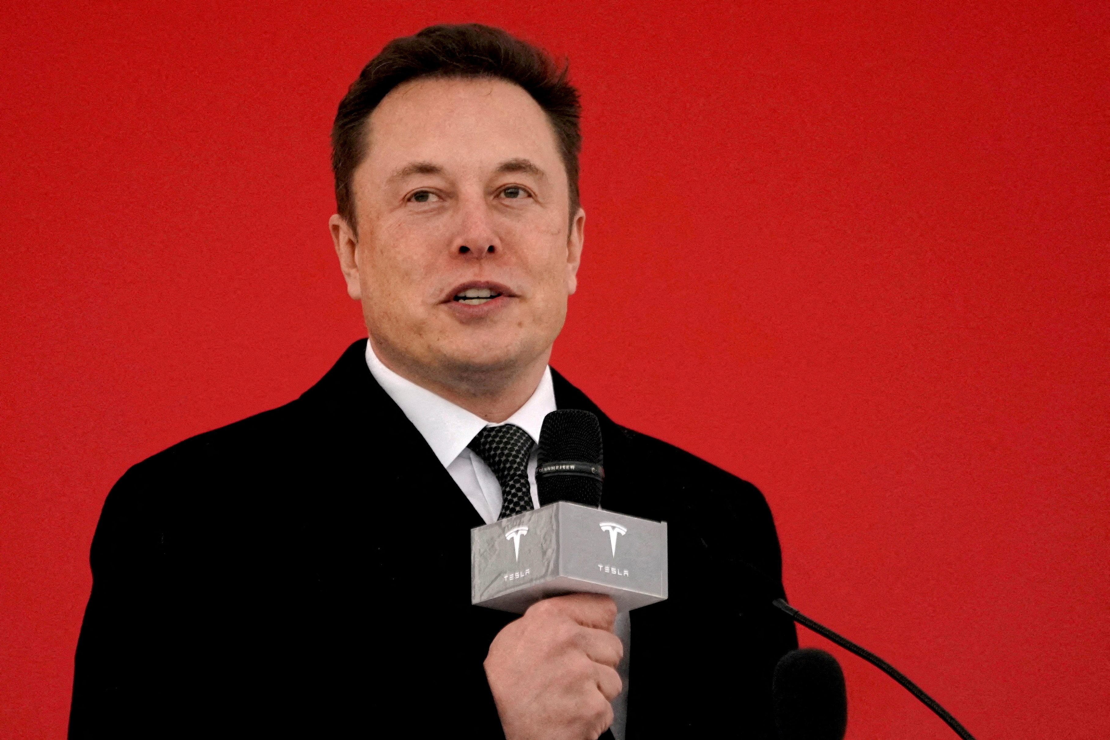 Elon Musk's net worth is over $200,000 million (REUTERS / Aly Song)