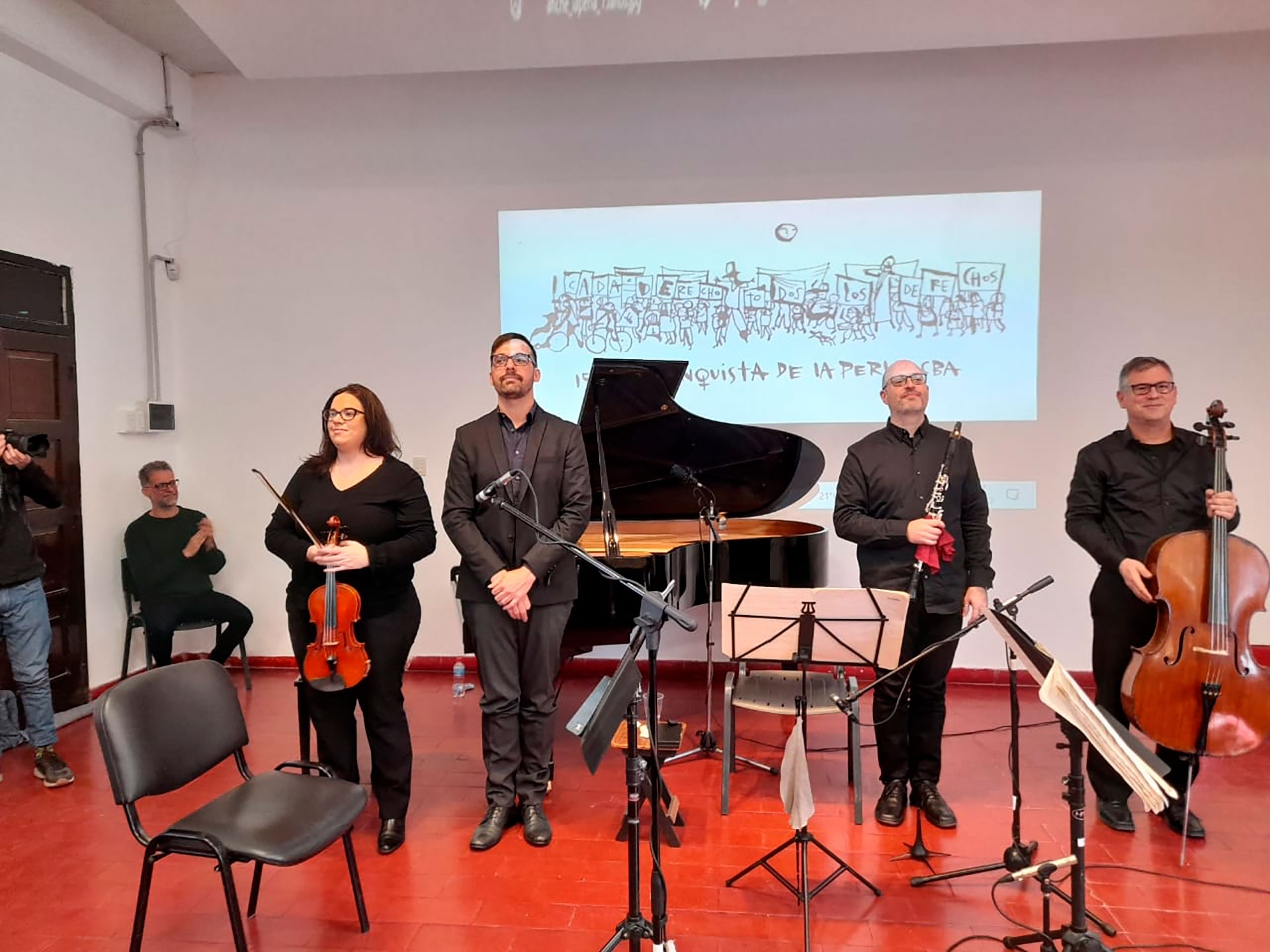 El pianista Maximiliano Bertea, acompañado por María Belén Almada en violín, Eduardo Spinelli en clarinete, Martín Devoto en Violoncello, interpretaron el "Cuarteto para el fin del Tiempo" en el Espacio para la Memoria La Perla, Córdoba, en agosto de 2022