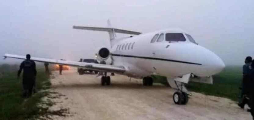 En Bacalar, Quintana Roo, una avioneta fue abandonada en una pista clandestina (Foto: Especial)