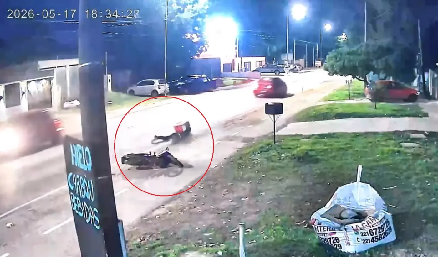 Un automovilista embisti&oacute; a un repartidor en La Plata, escap&oacute; y ahora es buscado por la Polic&iacute;a