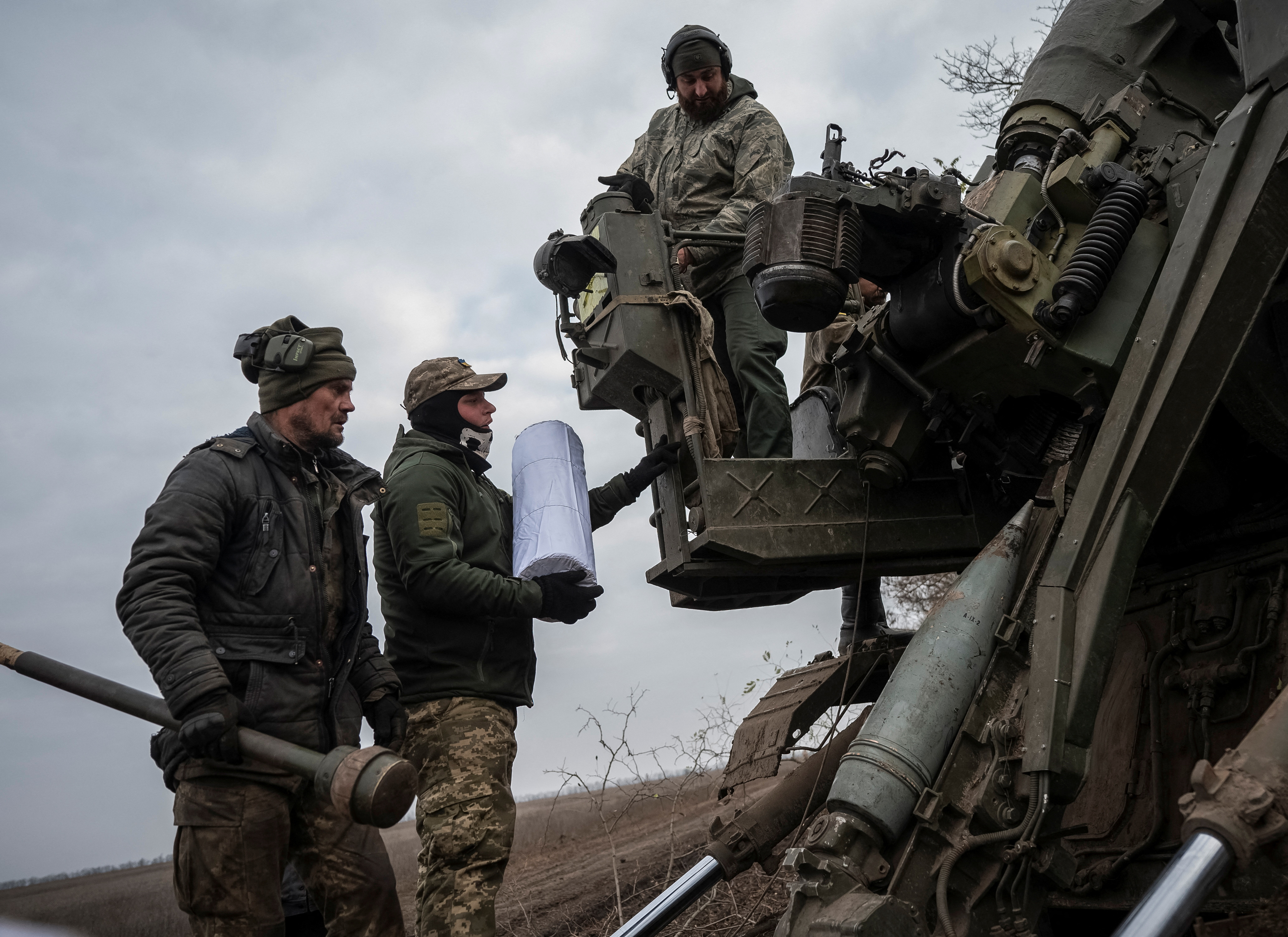 Ucrania reaccionó con escepticismo al anuncio de retirada de Kherson de las tropas rusas (REUTERS/Viacheslav Ratynskyi)  