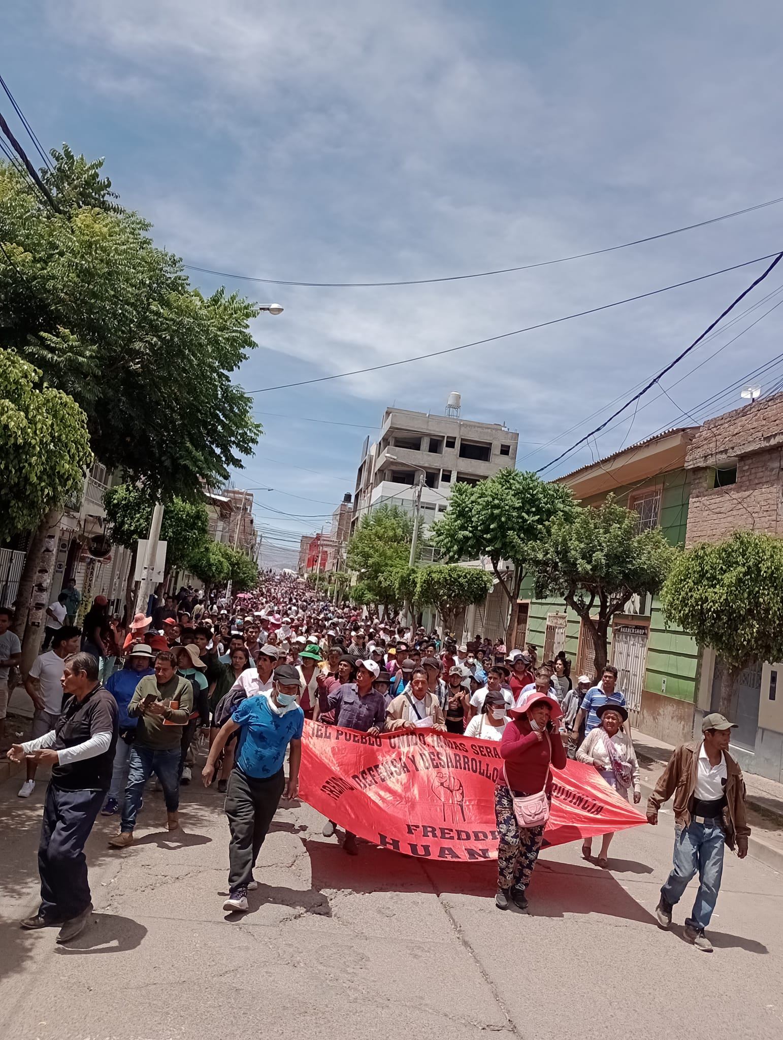 Centenares de personas marchan por las calles de Huanta  (Facebook: Entérate Ayacucho)