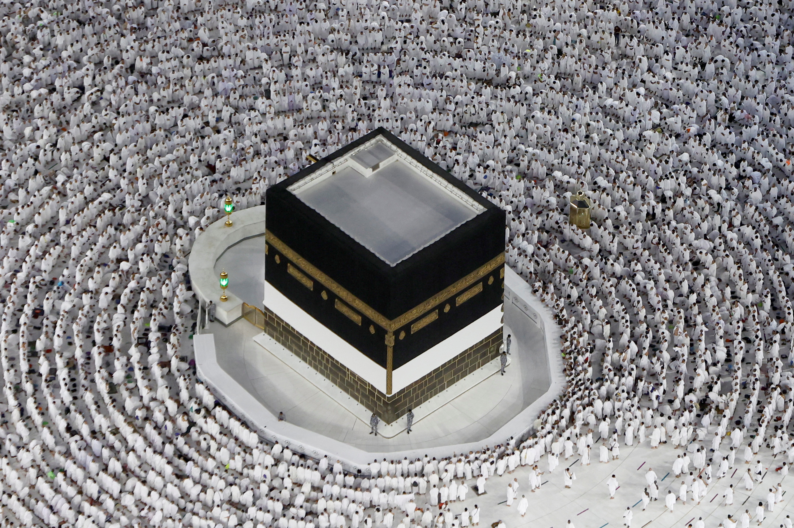 Un millón de musulmanes iniciaron el peregrinaje del haj hacia la Gran Mezquita