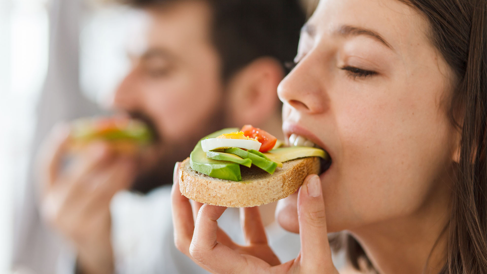 Alimento esencial de la dieta mediterránea, el pan aporta energía saludable y resulta menos calórico de lo que se cree (Getty Images)