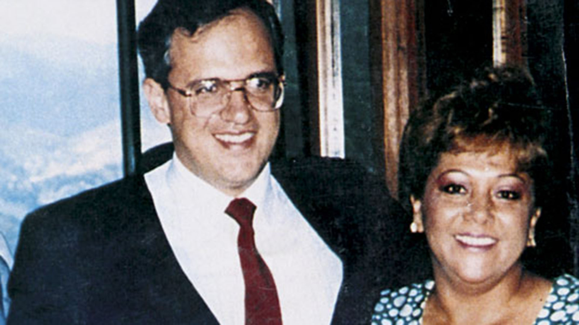 El expresidente Ernesto Samper junto a Elizabeth Montoya, la Monita Retrechera.