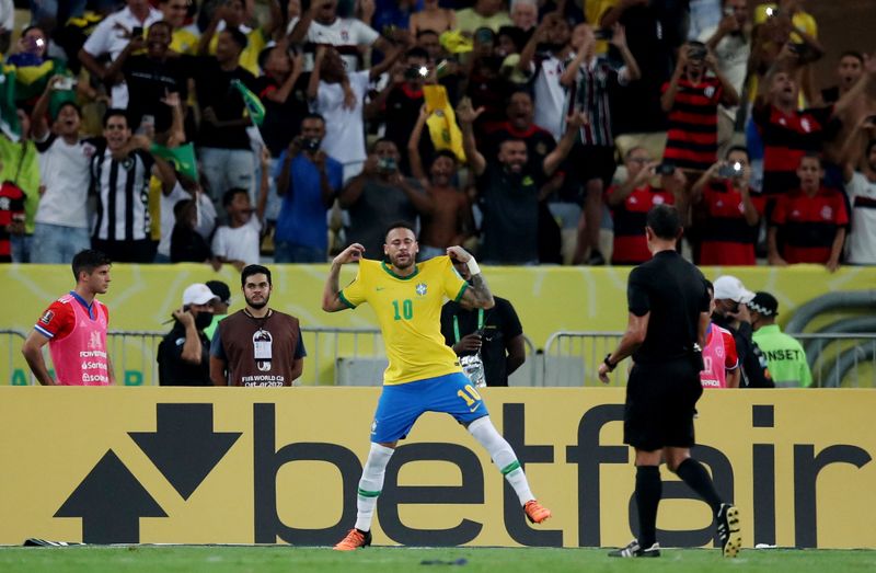 Neymar celebra tras anotar el primer gol con el que Brasil venció a Chile en la eliminatoria sudamericana. Estadio Maracaná, Río de Janeiro, Brasil. 24de marzo de 2022.
REUTERS/Ricardo Moraes
