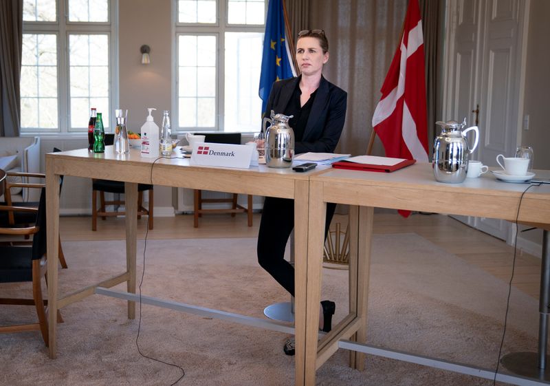 La primera ministra de Dinamarca, Mette Frederiksen, asiste a una reunión virtual con jefes de estado europeos, el 23 de abril de 2020 (Ritzau Scanpix/ Liselotte Sabroe/vía REUTERS)
