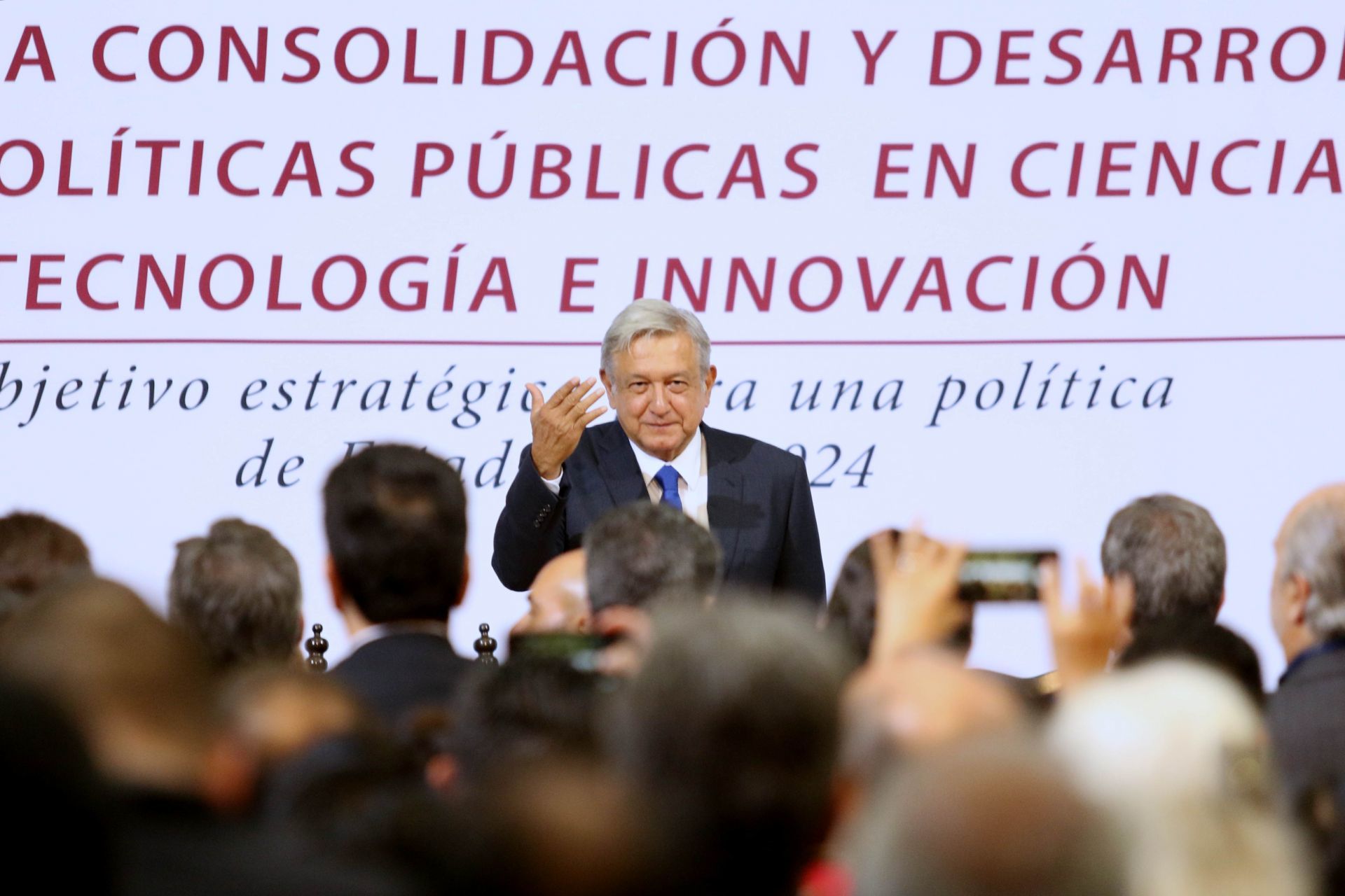 AMLO se convirtió en el primer presidente de izquierda en tomar el poder en México

FOTO: SAÚL LÓPEZ /CUARTOSCURO.COM