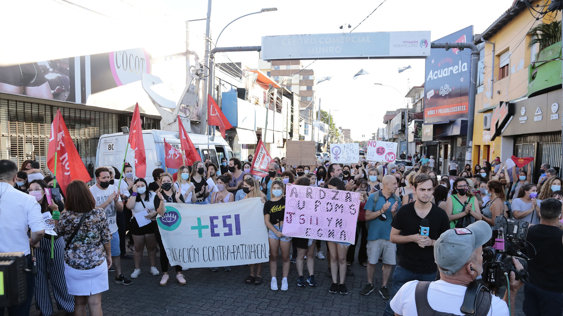 Distintas agrupaciones feministas convocaron a una marcha para reclamar “Justicia” y exigir la efectiva implementación de la Educación Sexual Integral (ESI) para erradicar la cultura de la violación