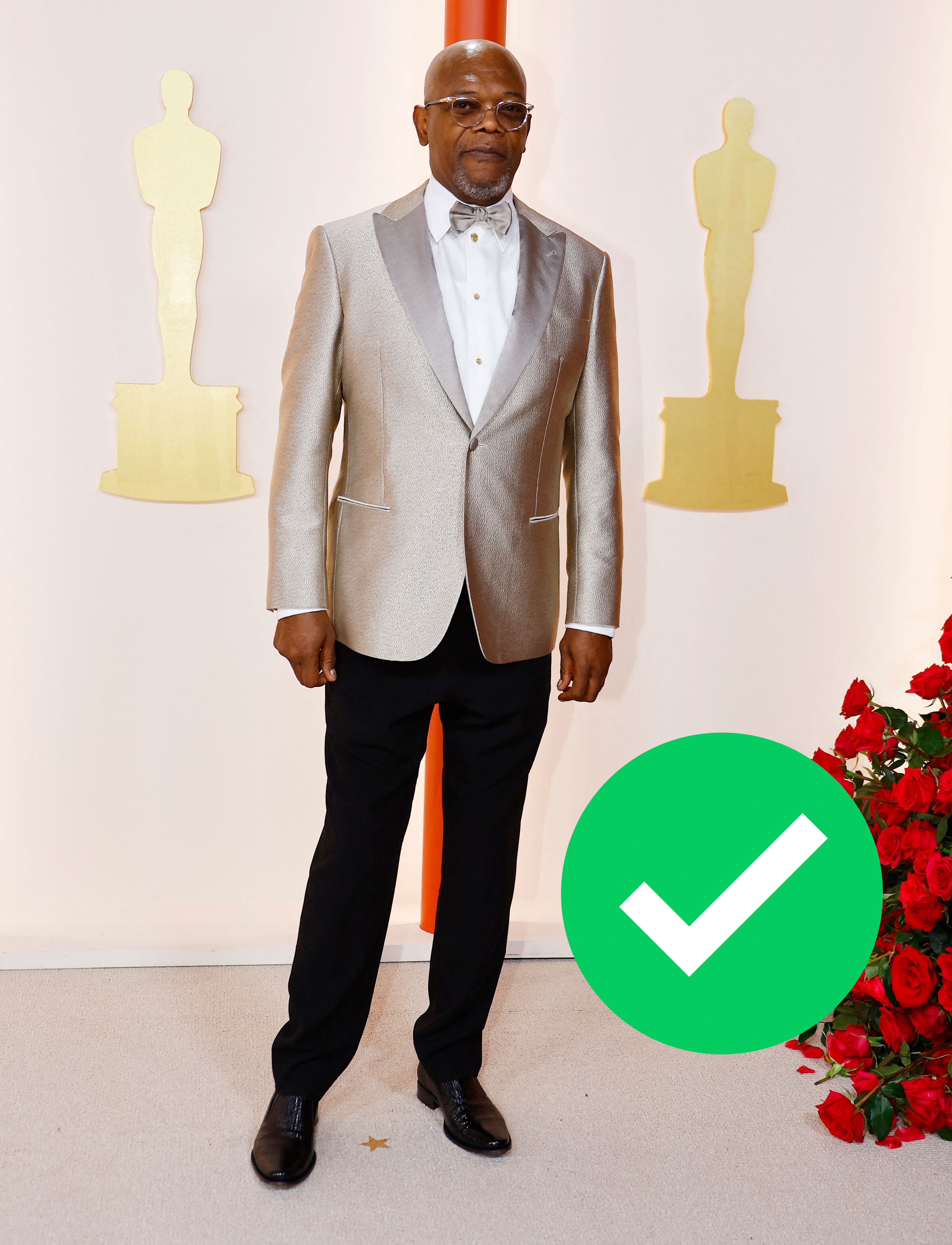 El legendario actor Samuel L. Jackson dejó de lado los colores neutros y optó por una chaqueta plateada