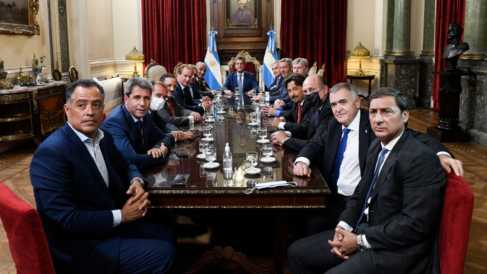 El encuentro de Sergio Massa con gobernadores, en medio de las negociaciones para aprobar el proyecto de la deuda con el FMI