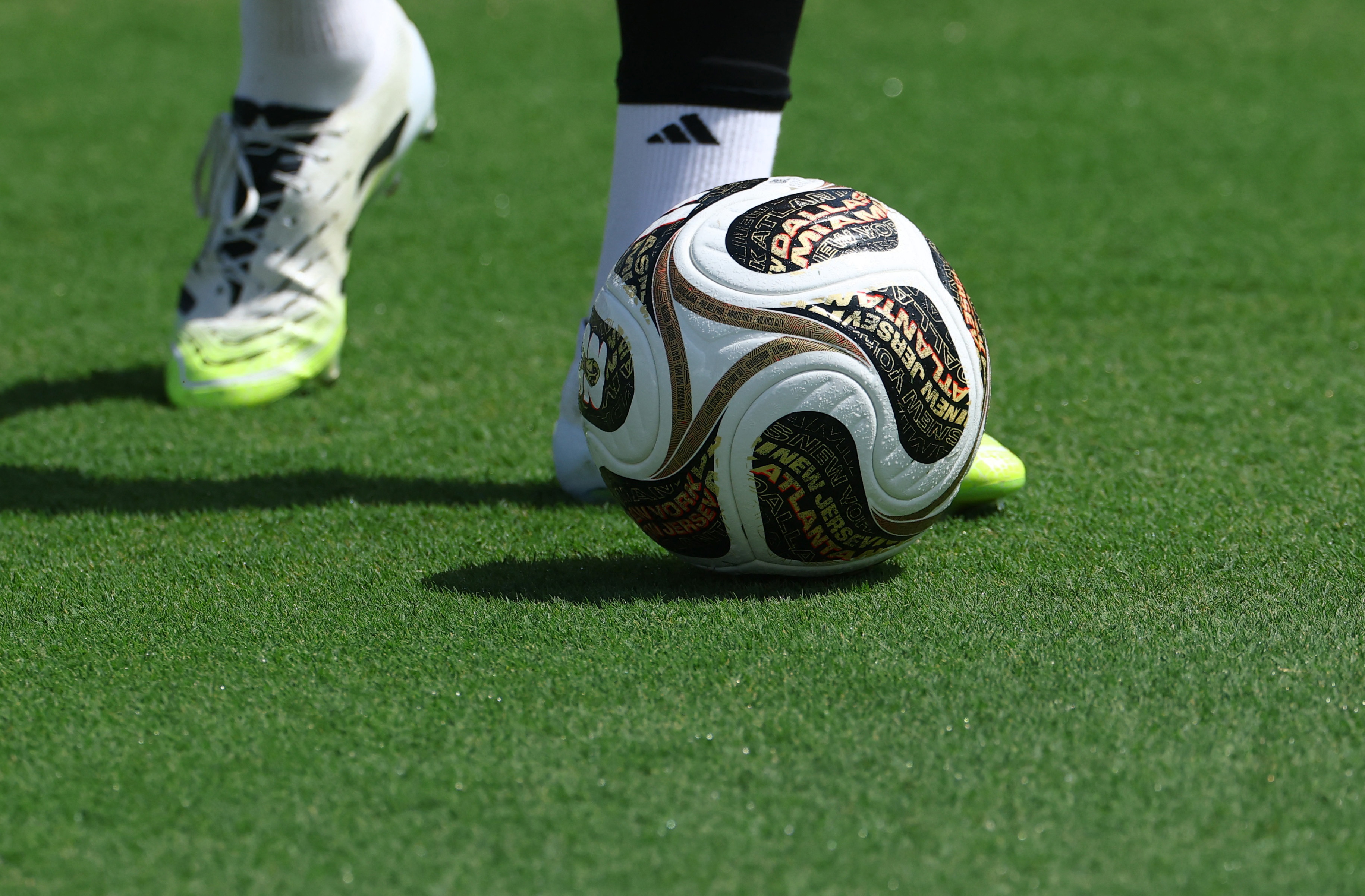 Las perlitas de la pr&aacute;ctica de Argentina tras el pase a la semi del Mundial: nuevas pelotas, charla Dibu-Scaloni y una visita especial