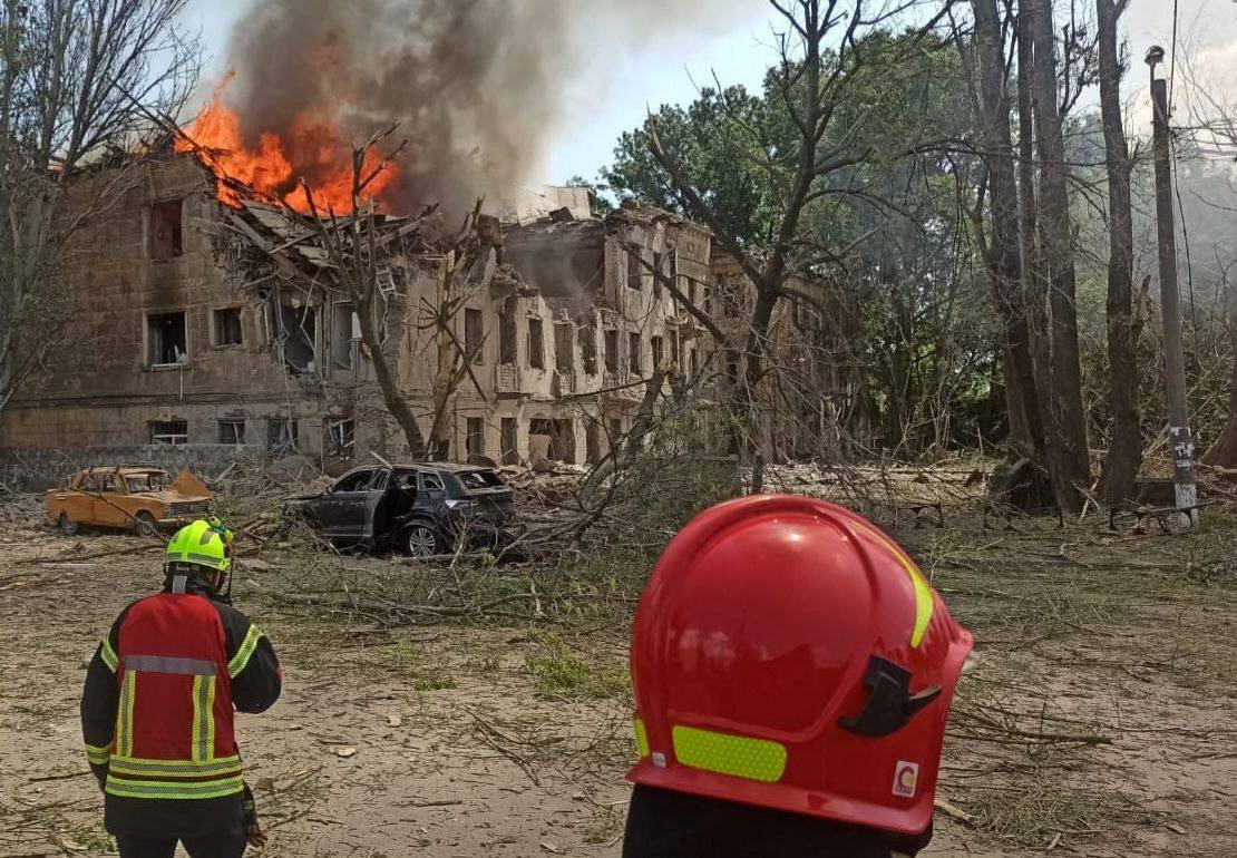 Rusia bombardeó una clínica ucraniana en Dnipro: al menos un muerto y 15 heridos