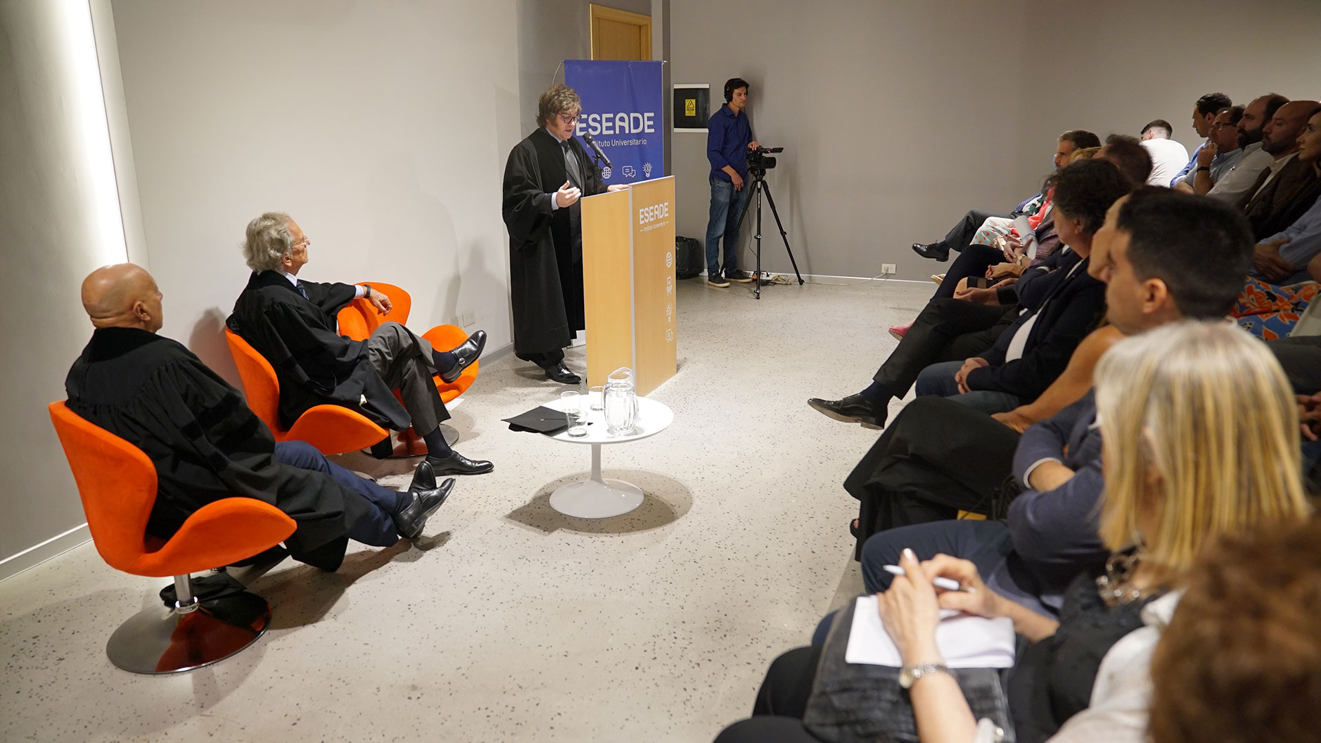 Milei presentó su ponencia después de un discurso del filósofo Alberto Benegas Lynch. (foto Alejandro Beltrame)