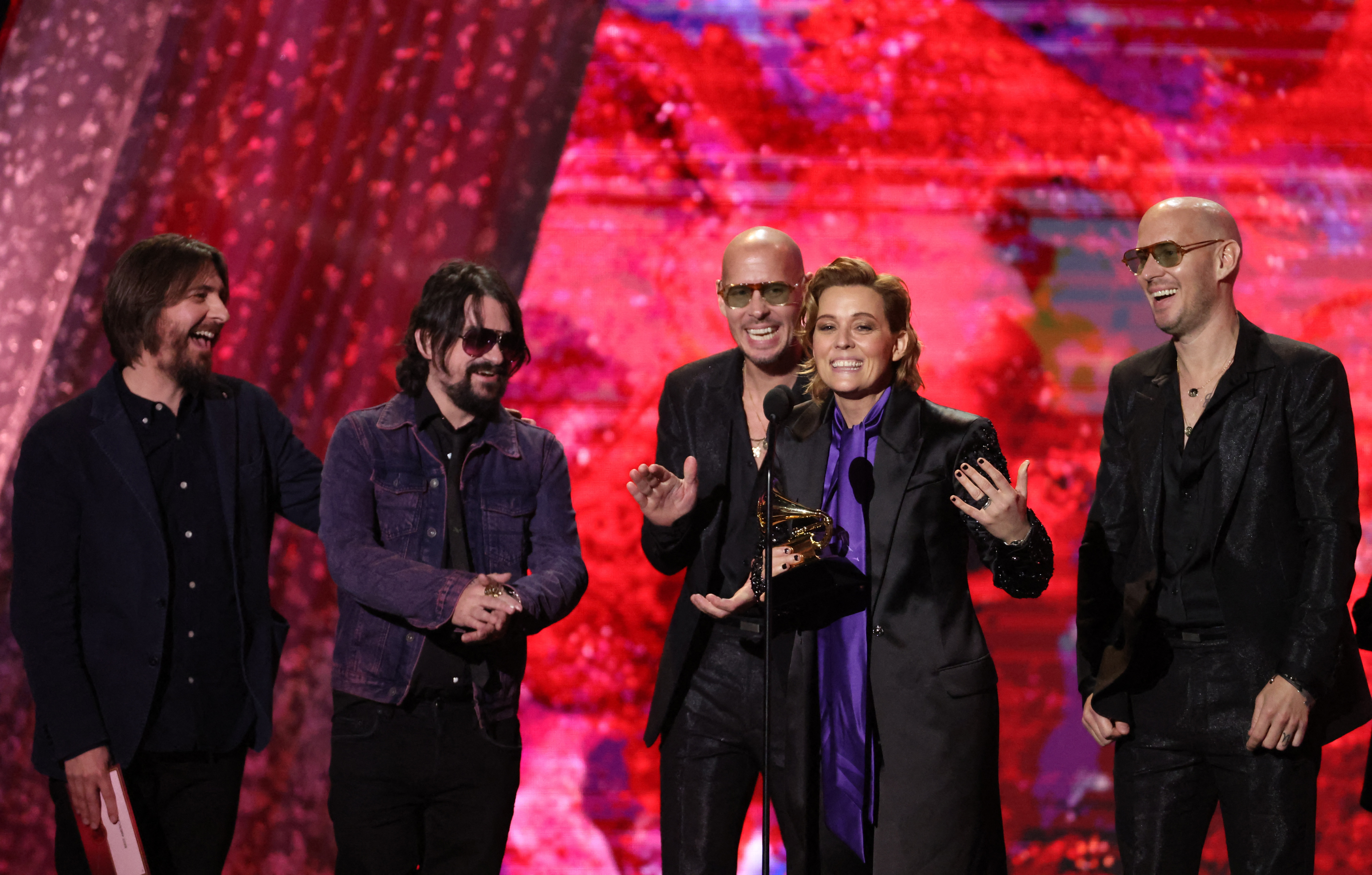 Premios Grammy 2023: Brandi Carlile fue presentada por su esposa e hijos antes de cantar