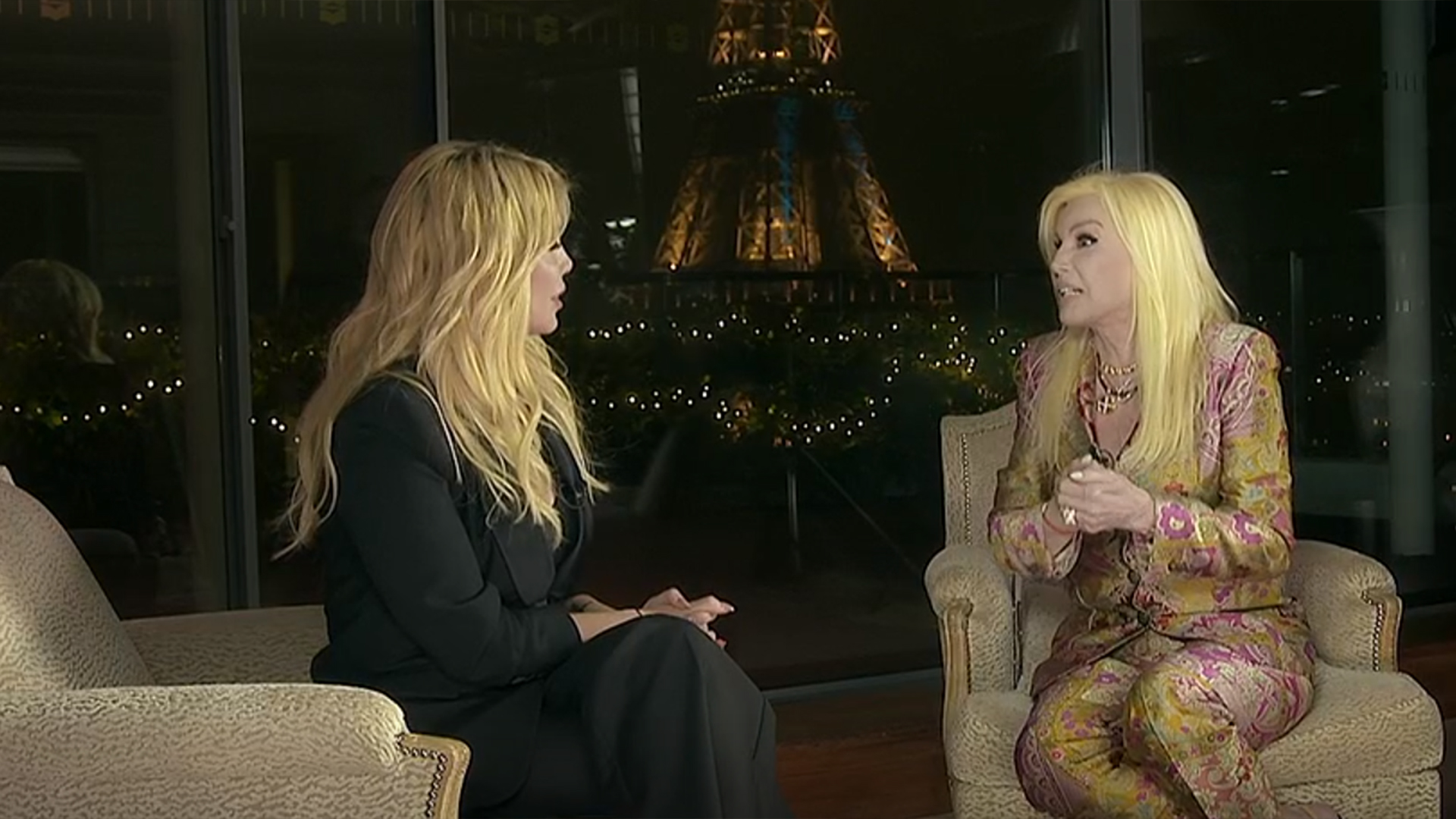 Wanda Nara y Susana Giménez en la recordada entrevista grabada en París (Captura Telefe)