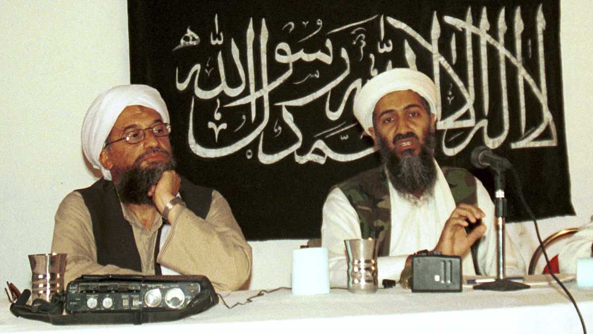 The Egyptian doctor Ayman al-Zawahiri (left), creator of the Islamic Jihad in his country, in a video he recorded in 2003 with the leader of Al Qaeda, Osama bin Laden, in his refuge in the mountains of the Hindu mountain range Kush, in Afghanistan.