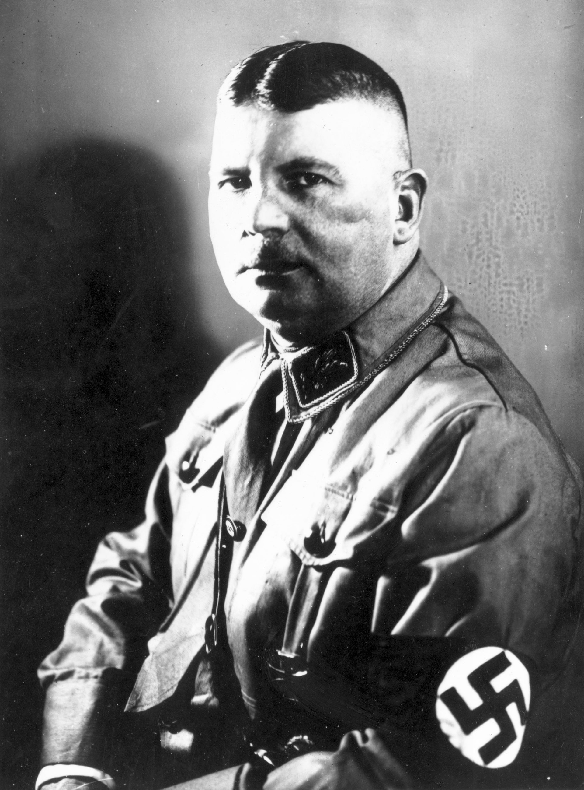 Unido por años de lucha a Röhm, Hitler se negaba a desplazarlo e incluso le “toleraba” su homosexualidad confesa, algo que a cualquier otro le hubiese costado la expulsión de partido (Keystone/Getty Images)