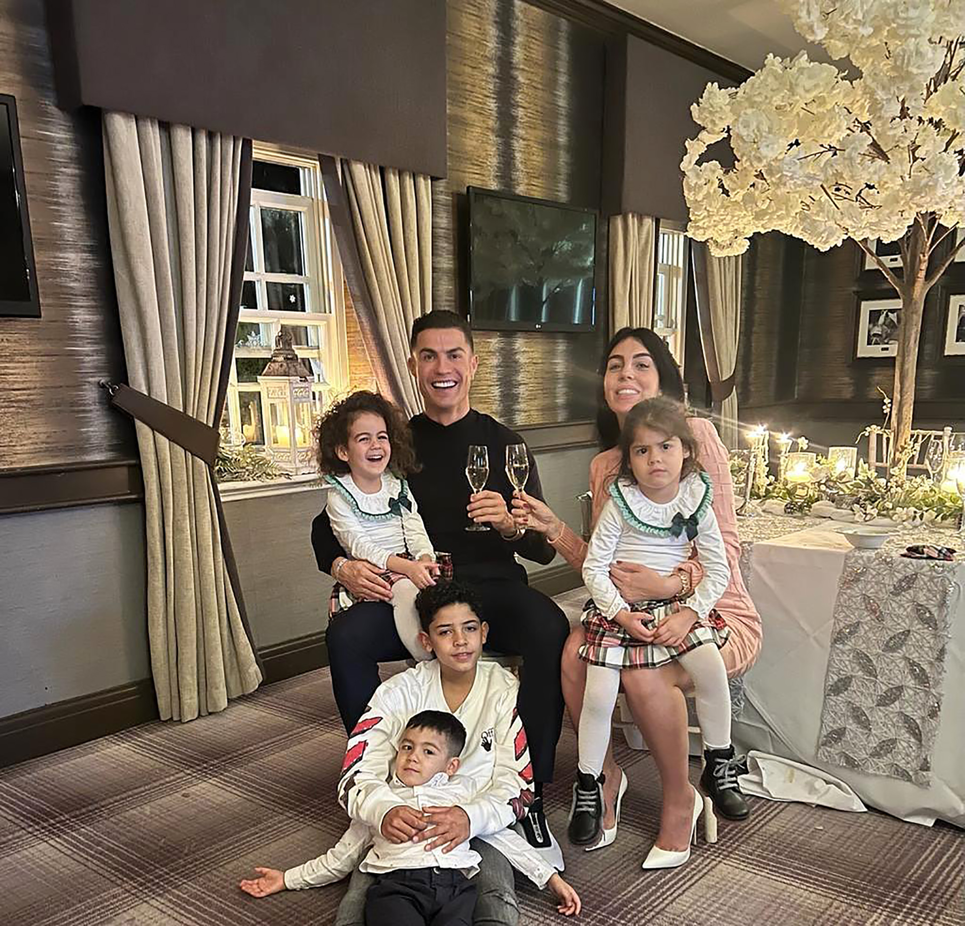 Georgina Rodríguez, Cristiano Ronaldo y su familia (@cristiano)