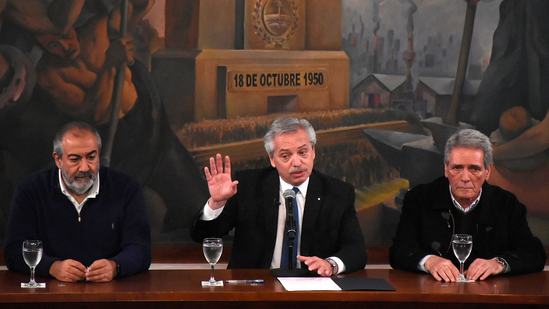 Héctor Daer, Alberto Fernández y Carlos Acuña, en la CGT