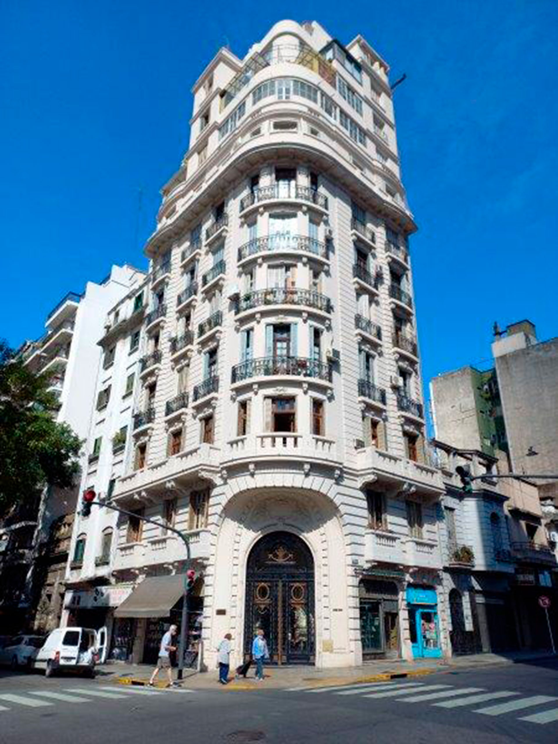 En Moreno al 1700 sale a remate un departamento ubicado en un edificio de estilo europeo y protegido como patrimonio histórico de la ciudad de Buenos Aires