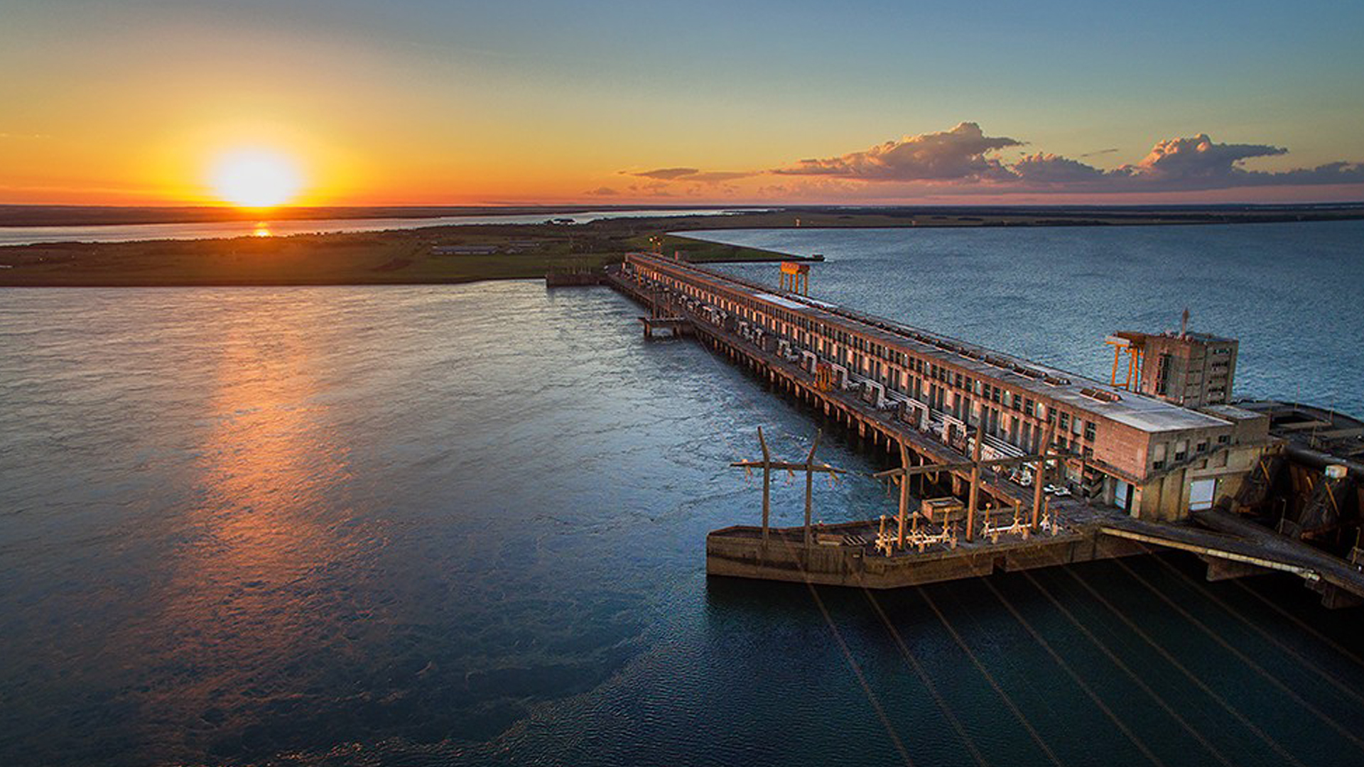Expertos investigan cómo el mar Caribe cambió de color tras el paso del huracán Melissa