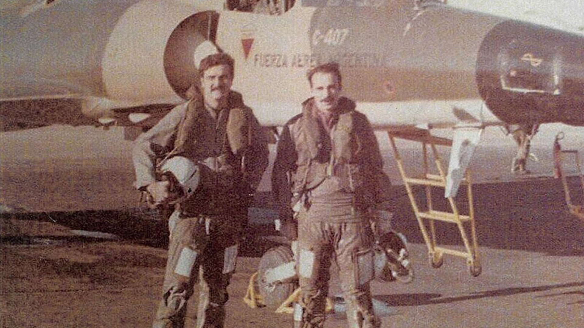 Mir González, en ese entonces capitán de la Fuerza Aérea, es un héroe de #Malvinas que fue parte protagonista y testigo del bombardeo que puso fuera de combate a la fragata HMS Ardent. Foto: Gentileza Mir González.