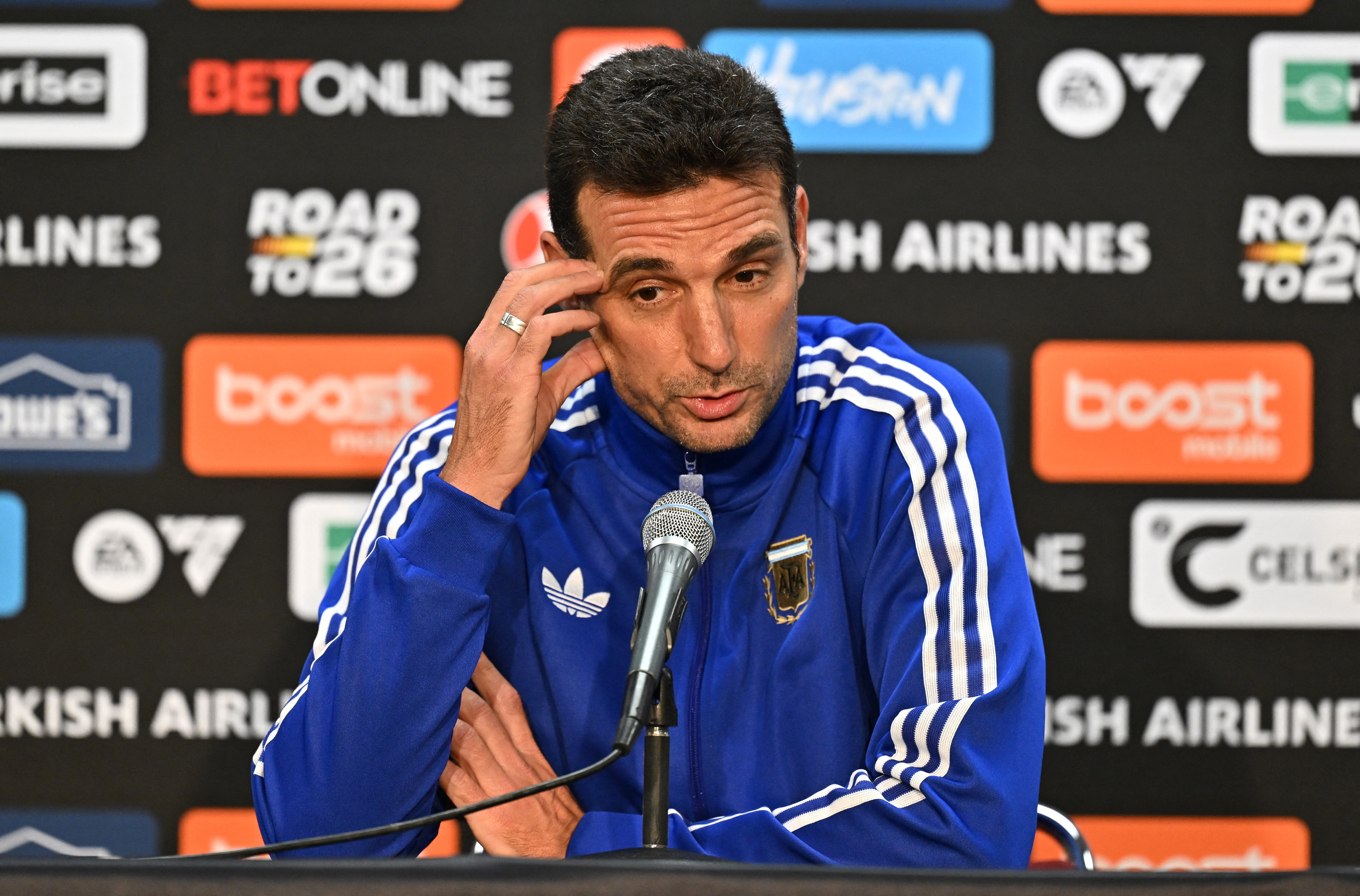 Tras la baja de Balerdi, Scaloni confirm&oacute; que eval&uacute;a m&aacute;s cambios en la lista de Argentina para el Mundial: la situaci&oacute;n de los lesionados a 9 d&iacute;as del debut