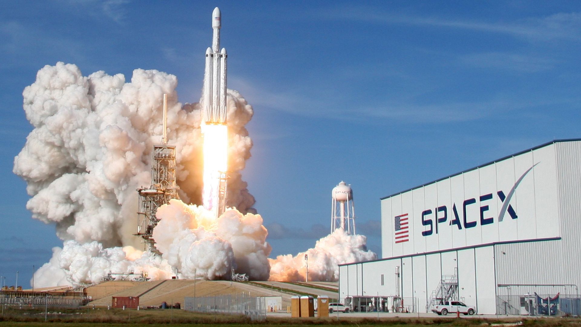 Elon Musk desarrolló "SpaceX" una empresa que tiene como objetivo volver a poner el pie del hombre en la Luna y viajar por primera vez a Marte (REUTERS)