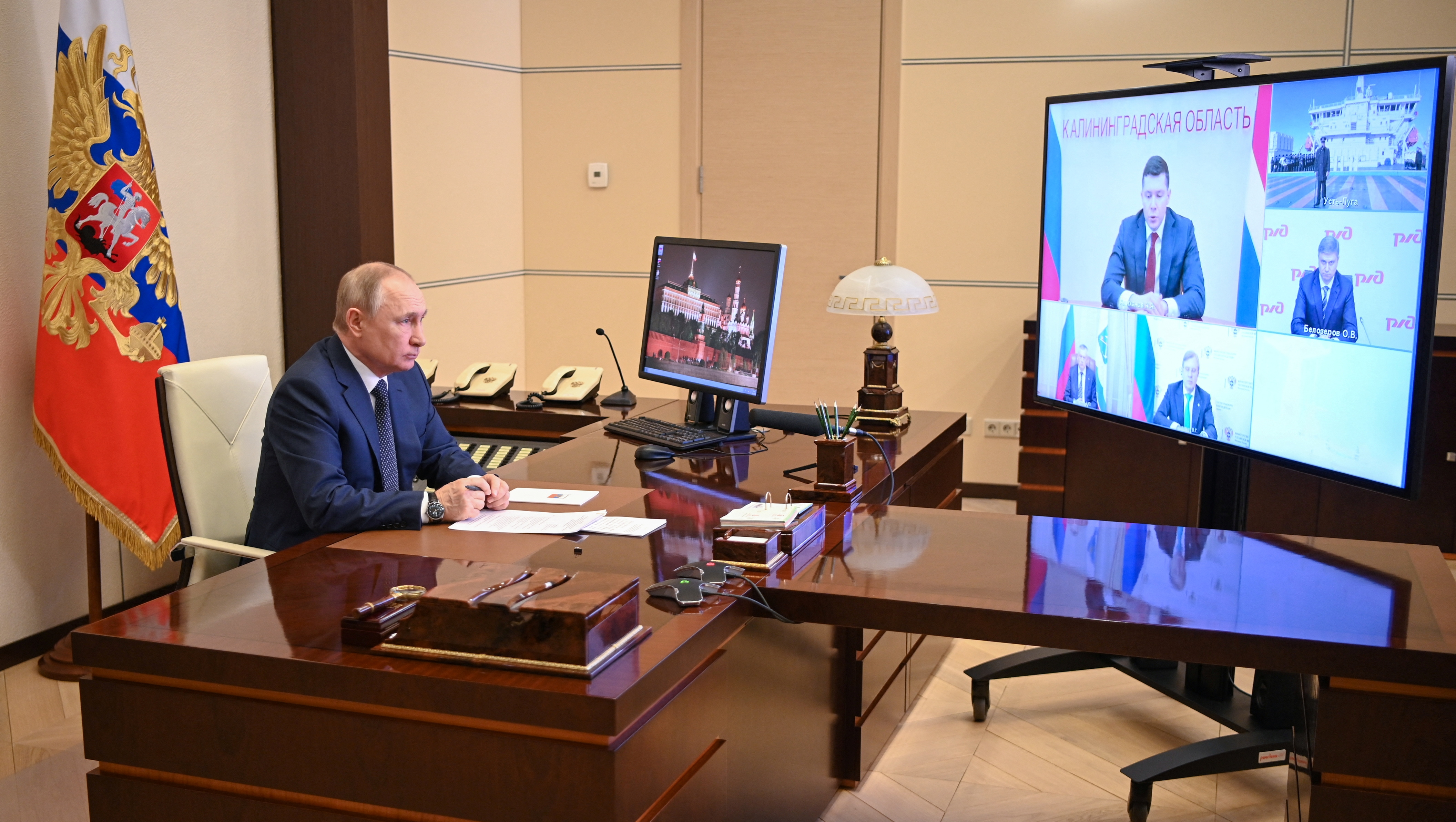Vladimir Putin reunido por videoconferencia