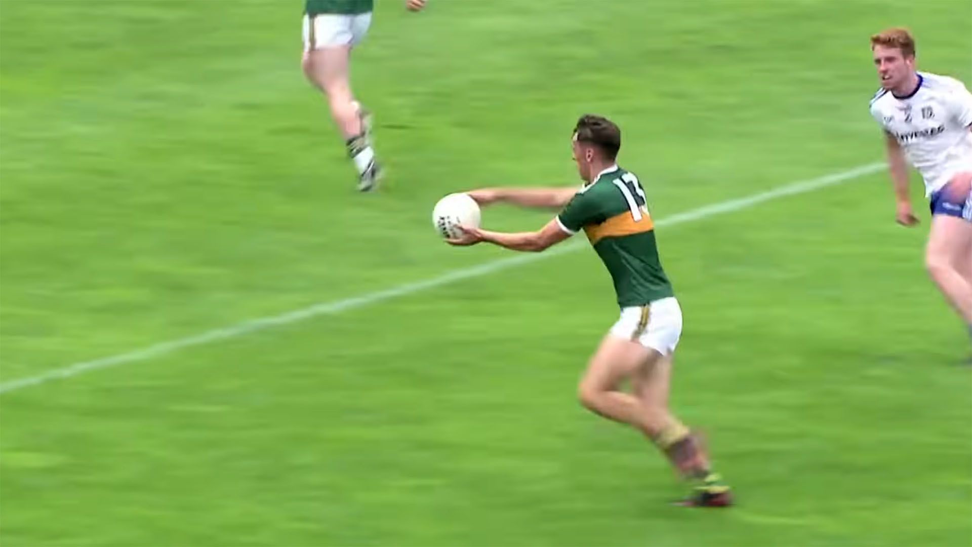 Qu&eacute; es el f&uacute;tbol ga&eacute;lico: el deporte de origen irland&eacute;s que combina aspectos del balompi&eacute;, rugby y handball 