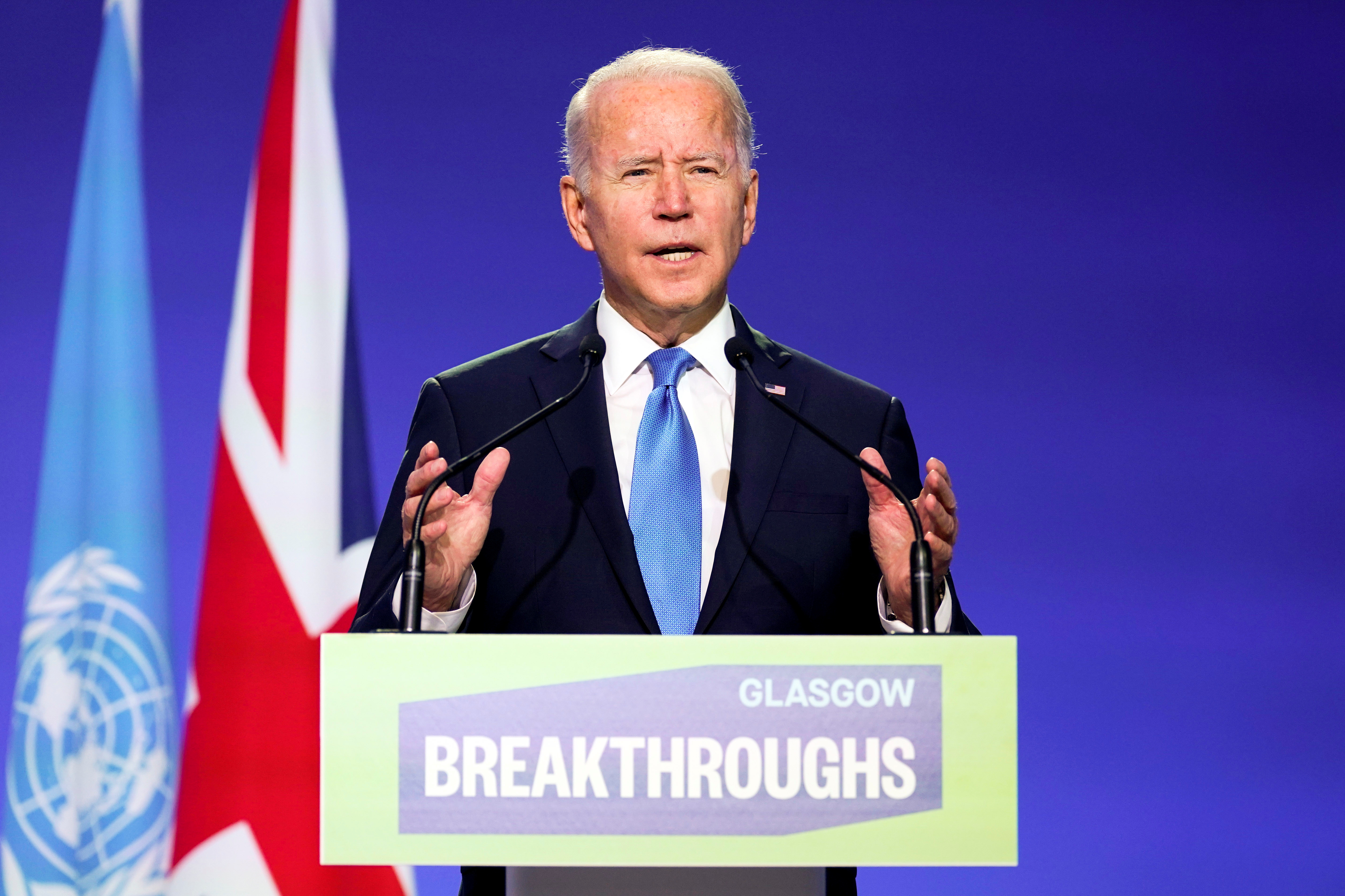Joe Biden habla durante el acto "Acelerar la innovación y el despliegue de tecnologías limpias" en la Conferencia de las Naciones Unidas sobre el Cambio Climático (COP26) en Glasgow (Evan Vucci/Pool via REUTERS)