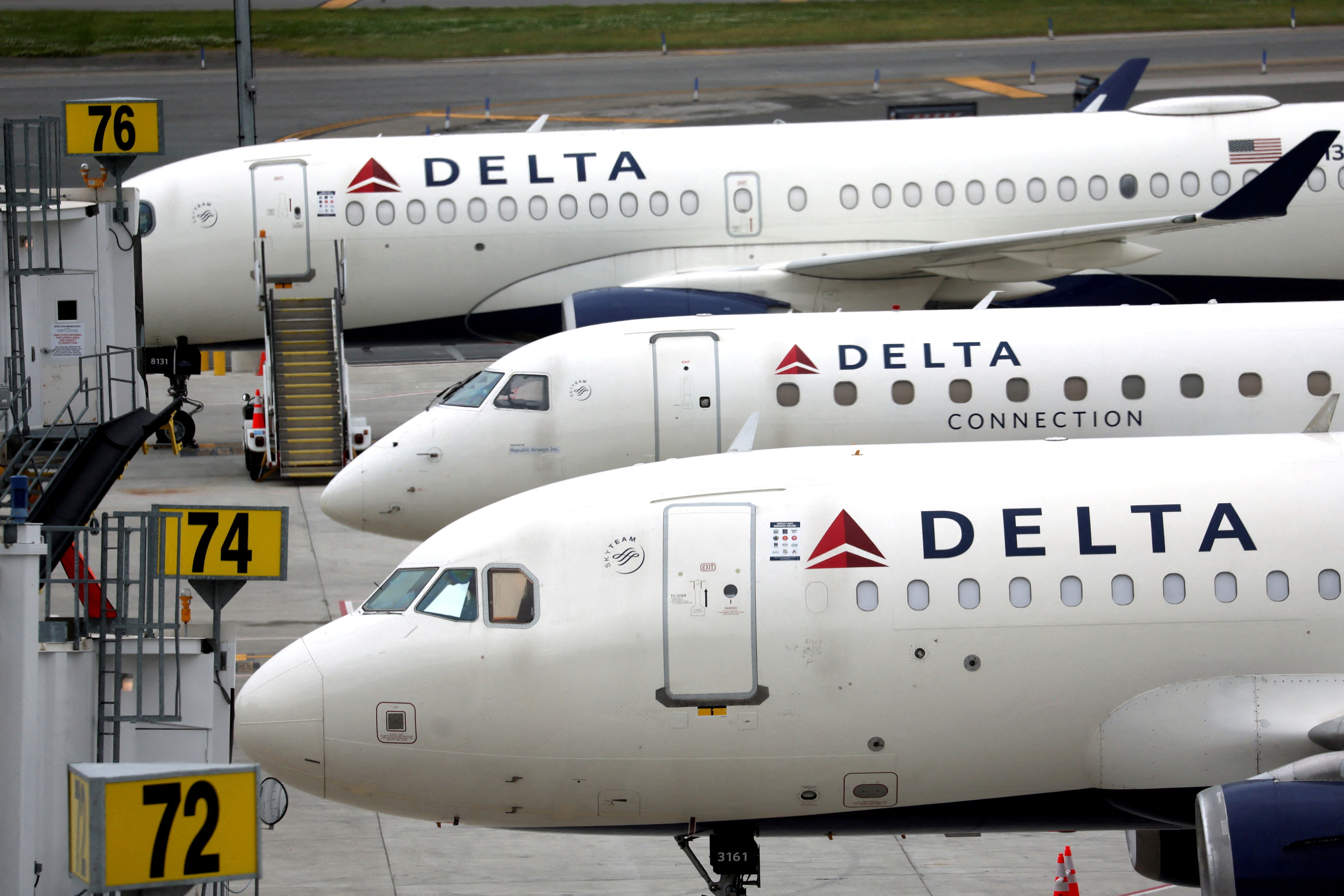 Delta Airlines, la mejor compañía según el periódico, busca sumar una ruta entre Buenos Aires y Nueva York a fines de 2023. (REUTERS/Mike Segar/File Photo)