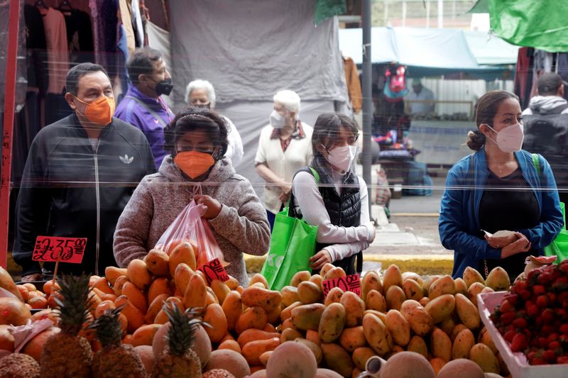 La inflación general anual se ubicó en 7.77 por ciento durante la primer quincena de diciembre, según el INEGI (REUTERS/Luis Cortes)