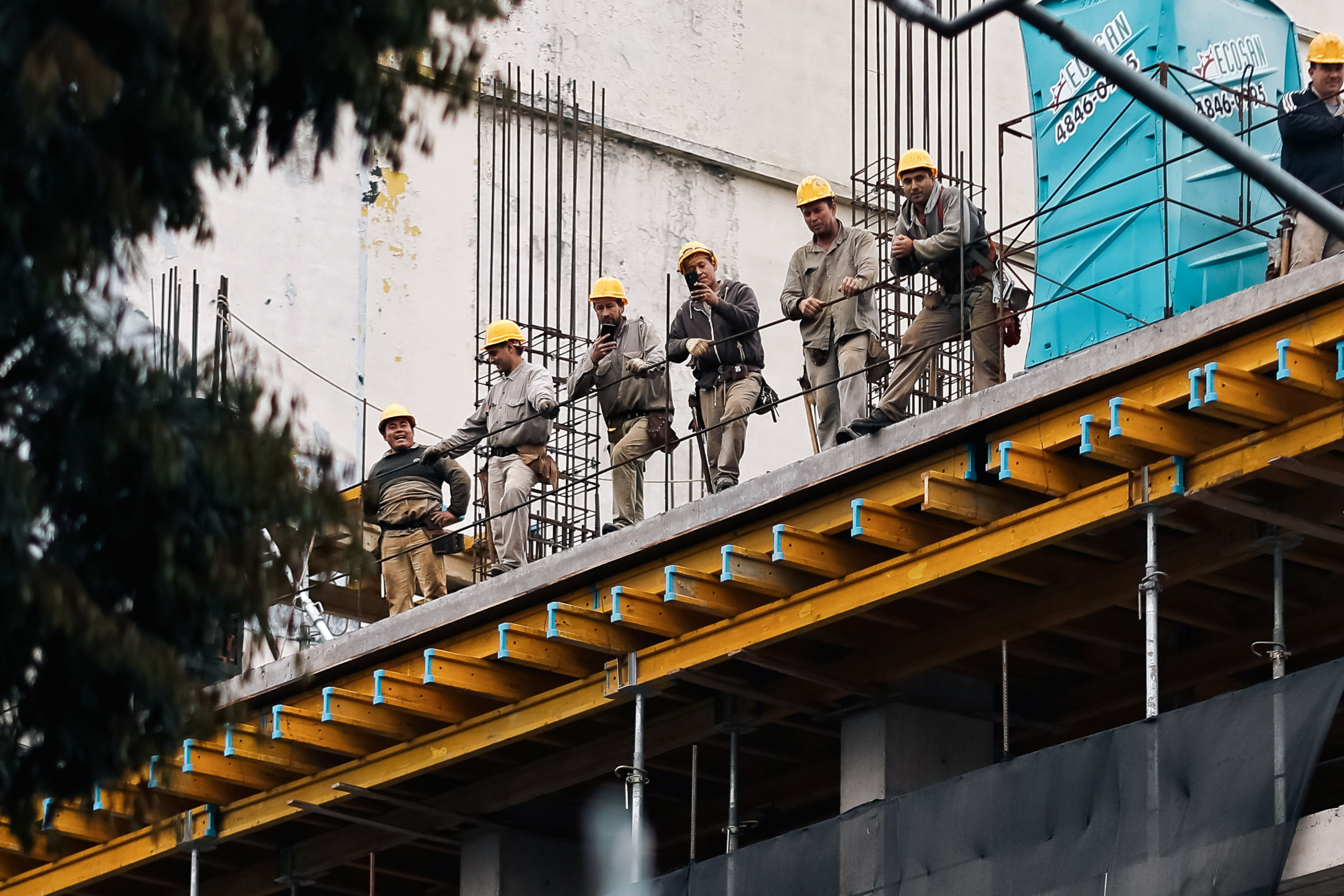 Los empleados de la construcci&oacute;n recibir&aacute;n un aumento alineado con la pauta del Gobierno: los detalles del acuerdo