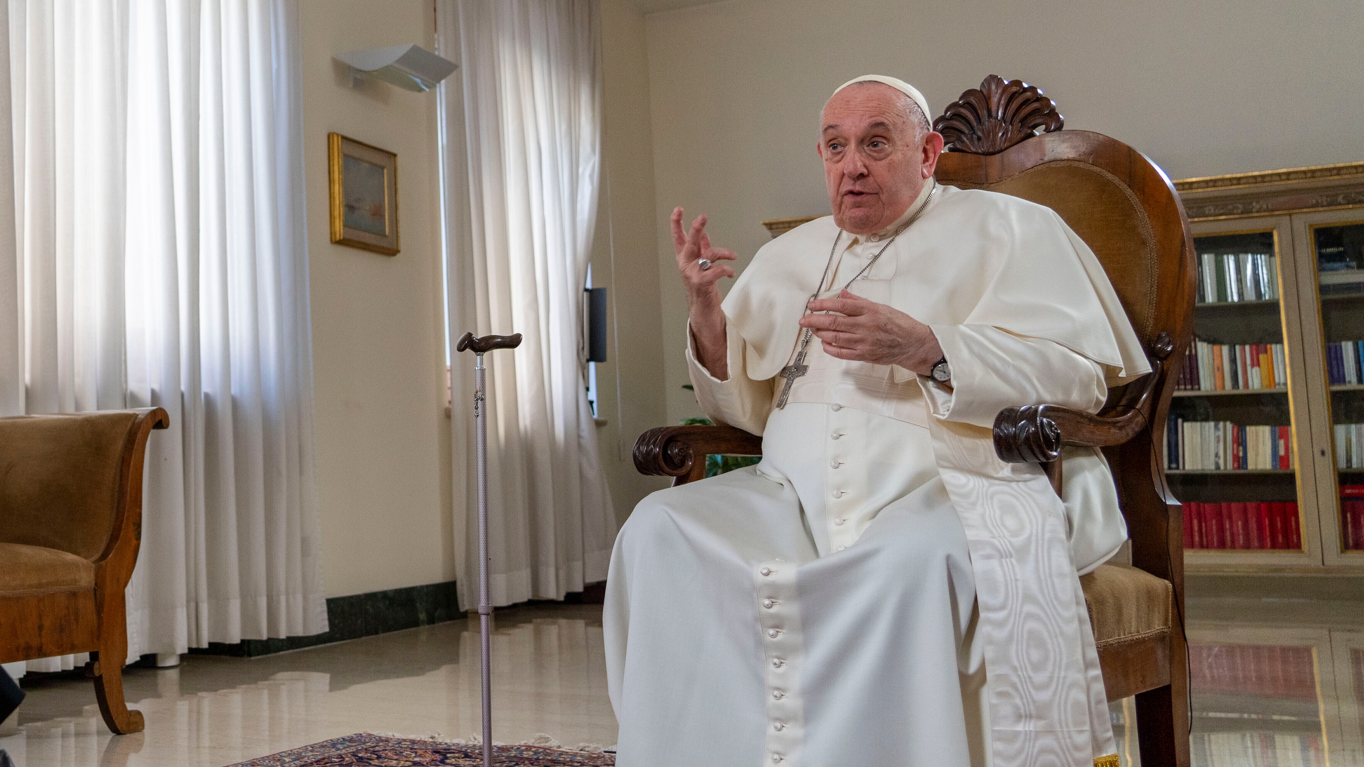 El papa Francisco habla durante una entrevista con The Associated Press en el Vaticano el martes 24 de enero de 2033. (AP Foto/Domenico Stinellis)