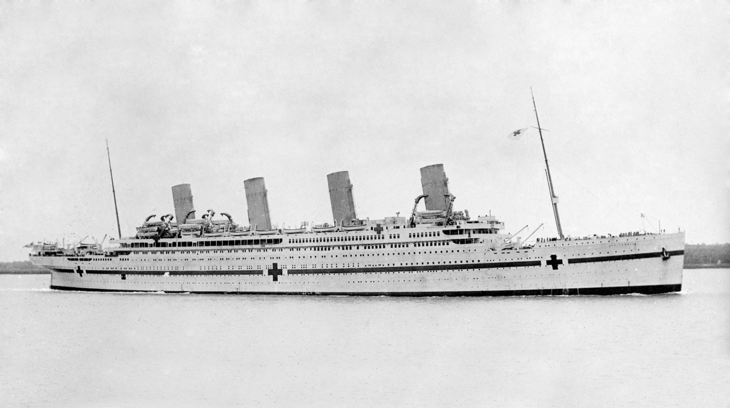 El transatlántico Britannic, pintado como buque hospital en la Primera Guerra Mundial. Violeta Jessop trabajó allí como enfermera