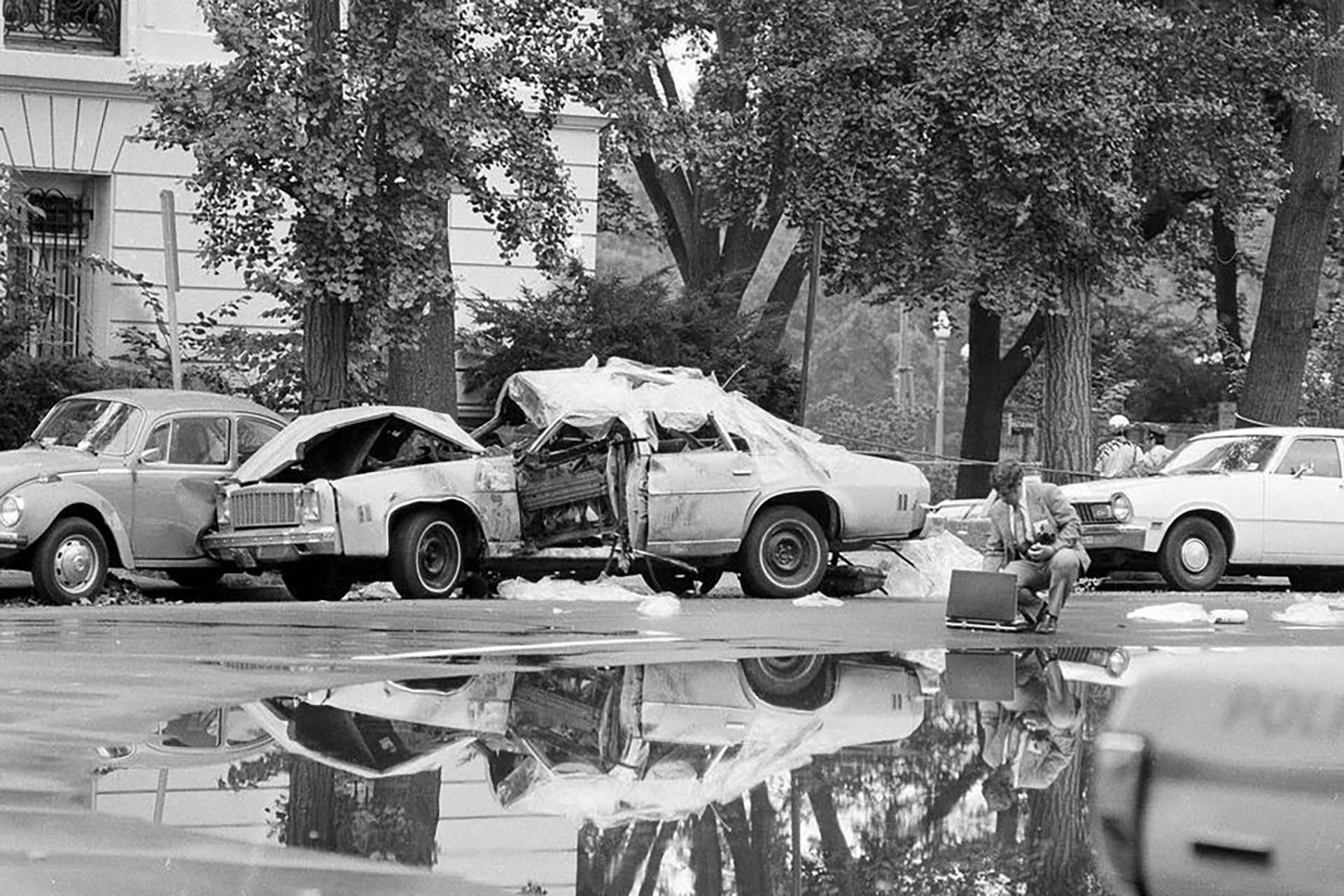 El 21 de septiembre de 1976, en el noroeste de Washington, un coche explotó: adentro estaban tres personas, una de ellas era Orlando Letelier, de 44 años, antiguo embajador chileno en Estados Unidos durante el gobierno de Allende (AP Photo/Peter Bregg)