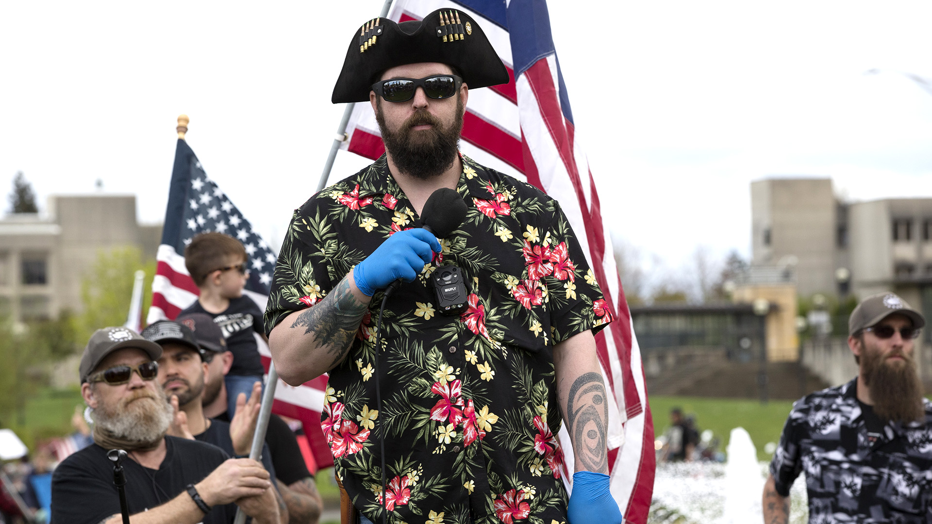 creciendo Terminología acortar Quiénes son los Boogaloo Boys, el grupo de extrema derecha que usa camisas  hawaianas y quiere una segunda guerra civil en Estados Unidos - Infobae
