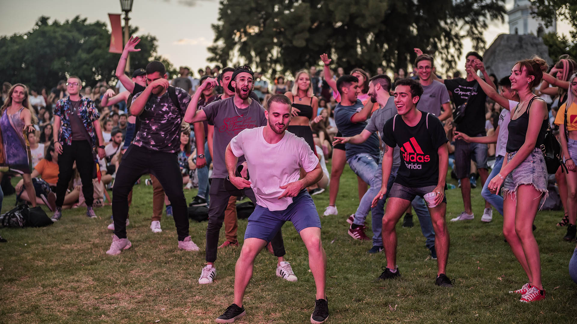 Bandas cambiarias: luego del dato de inflación, hasta dónde podrá subir el dólar en febrero sin que intervenga el Gobierno